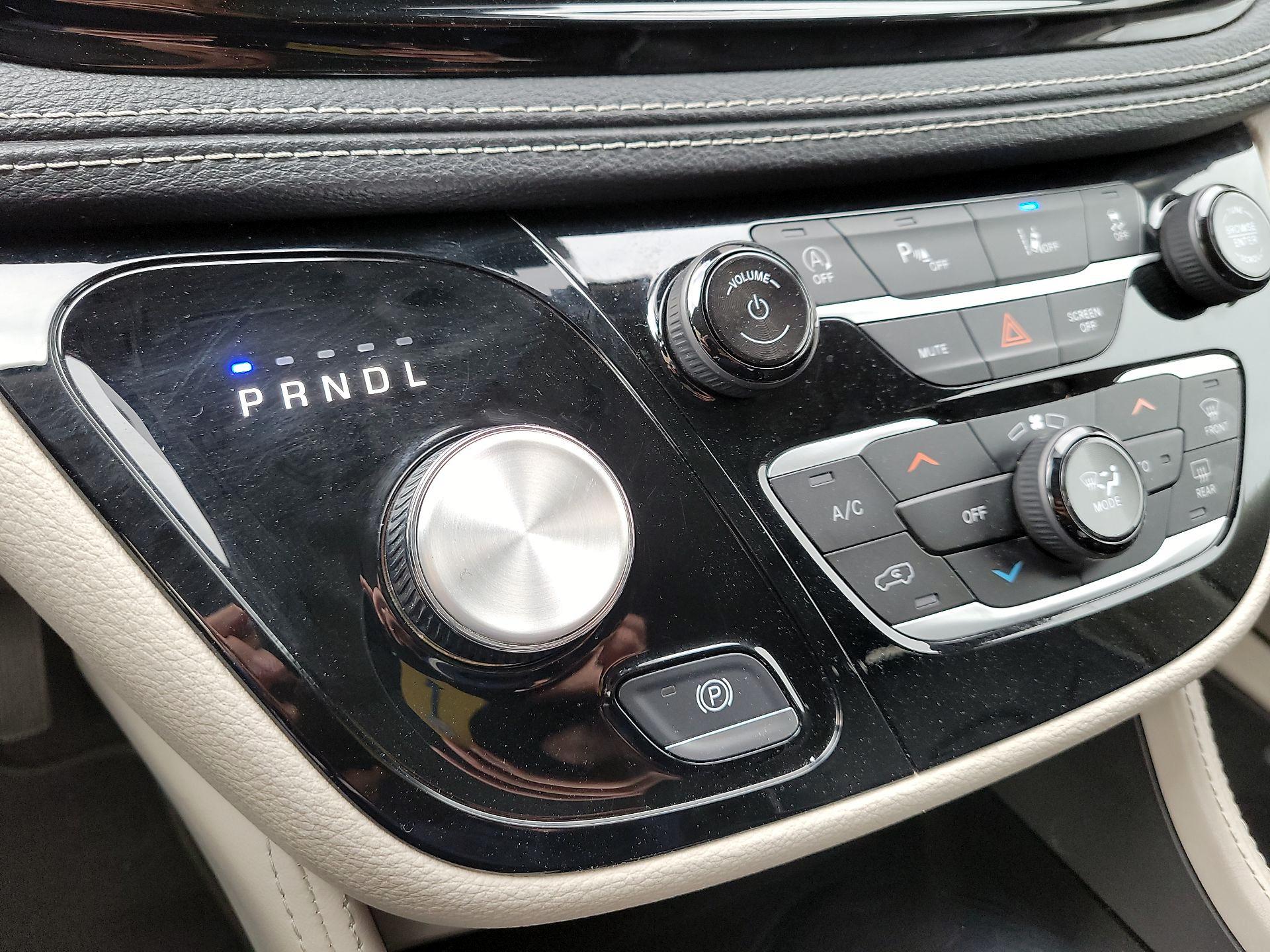 Thumbnail: 2023 Chrysler Pacifica - 18