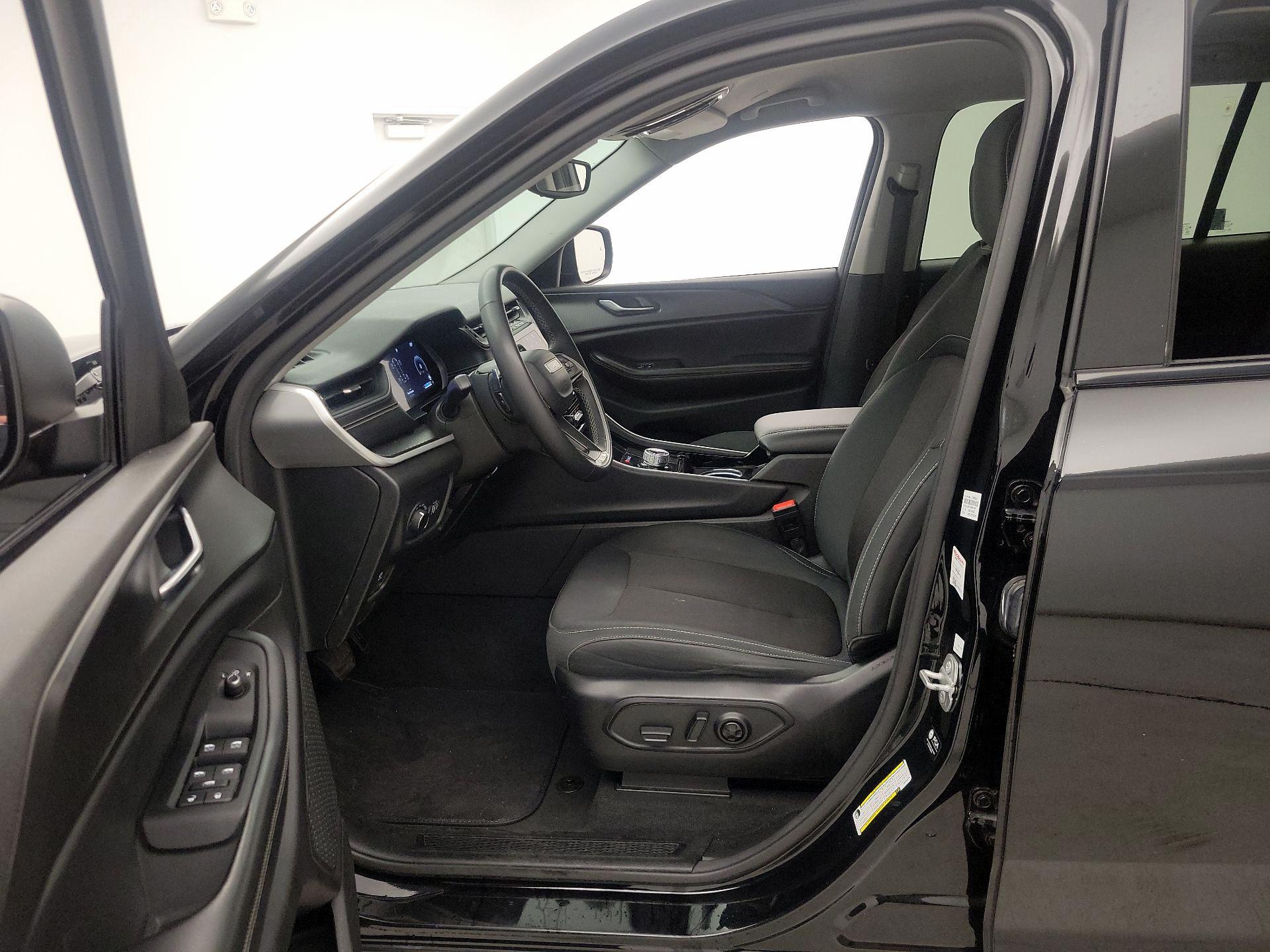 Thumbnail: 2023 Jeep Grand Cherokee L - 11