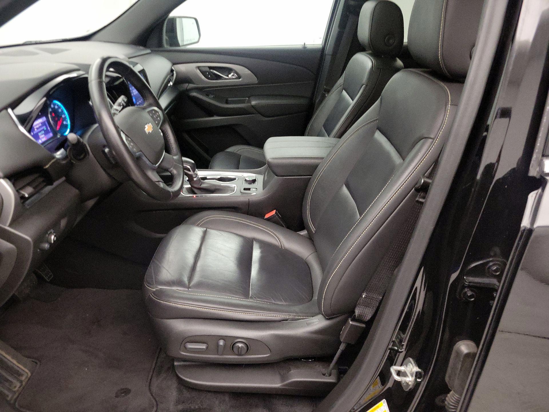 Thumbnail: 2022 Chevrolet Traverse - 11