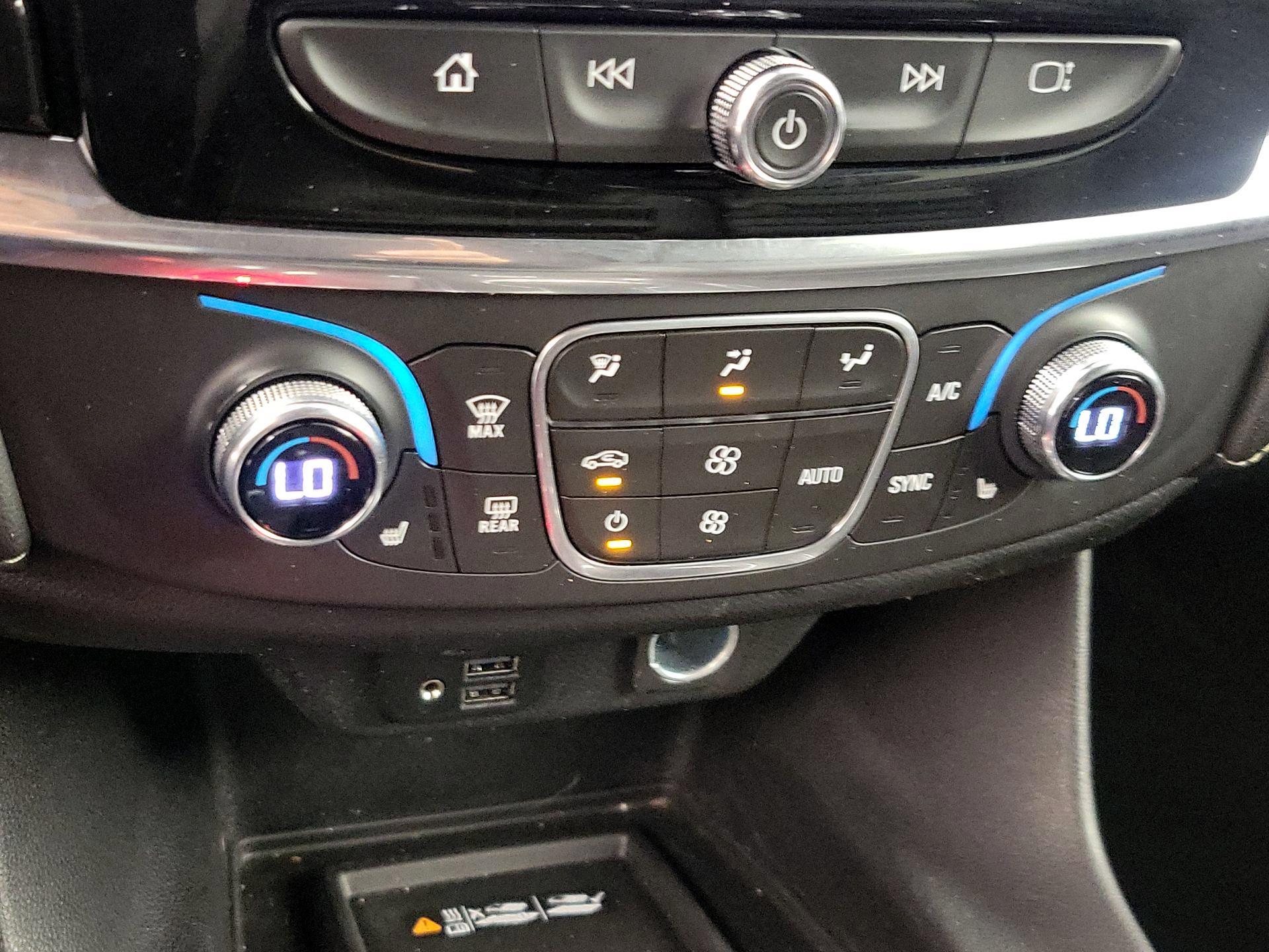 Thumbnail: 2022 Chevrolet Traverse - 16