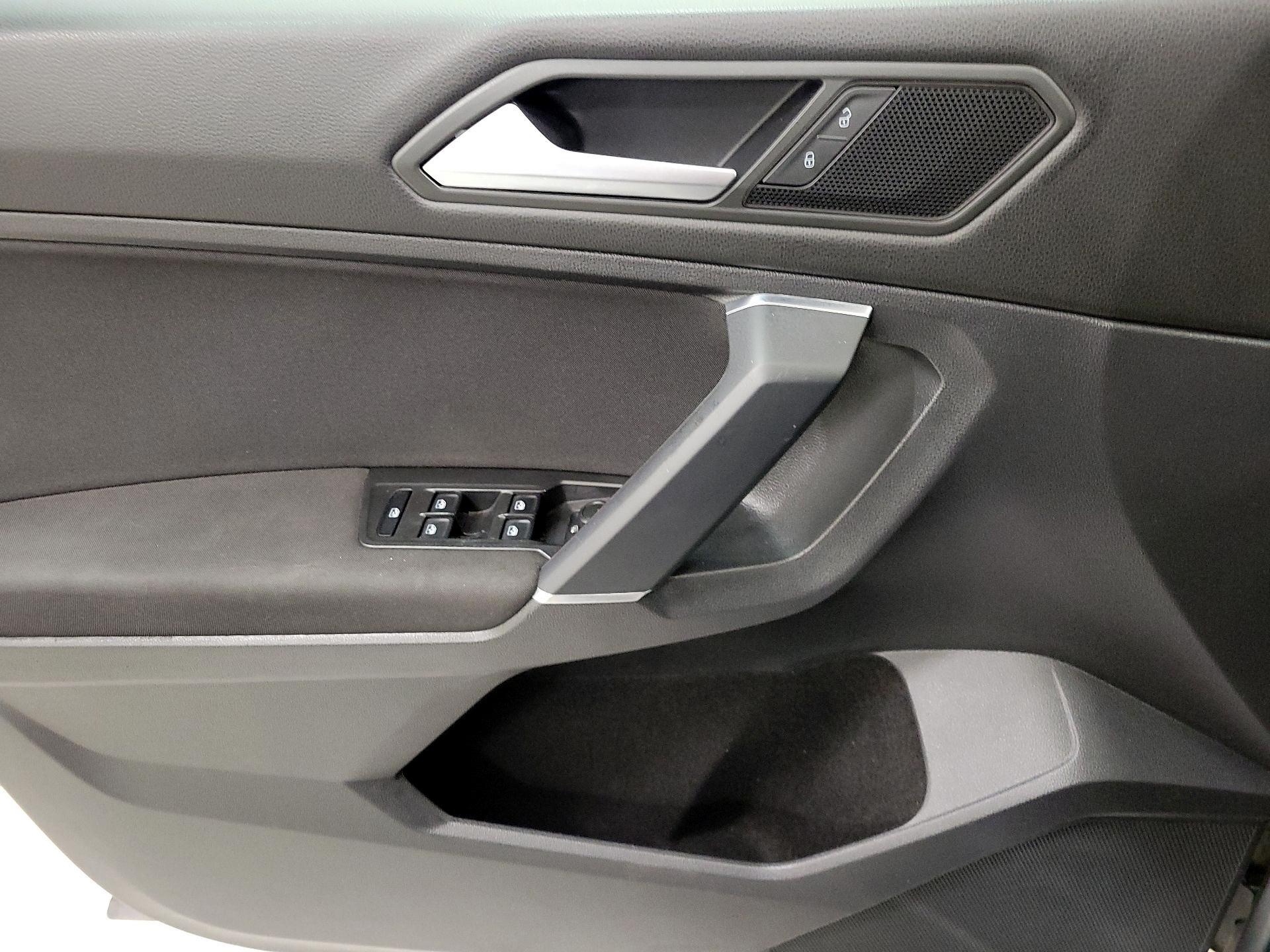 Thumbnail: 2020 Volkswagen Tiguan - 12