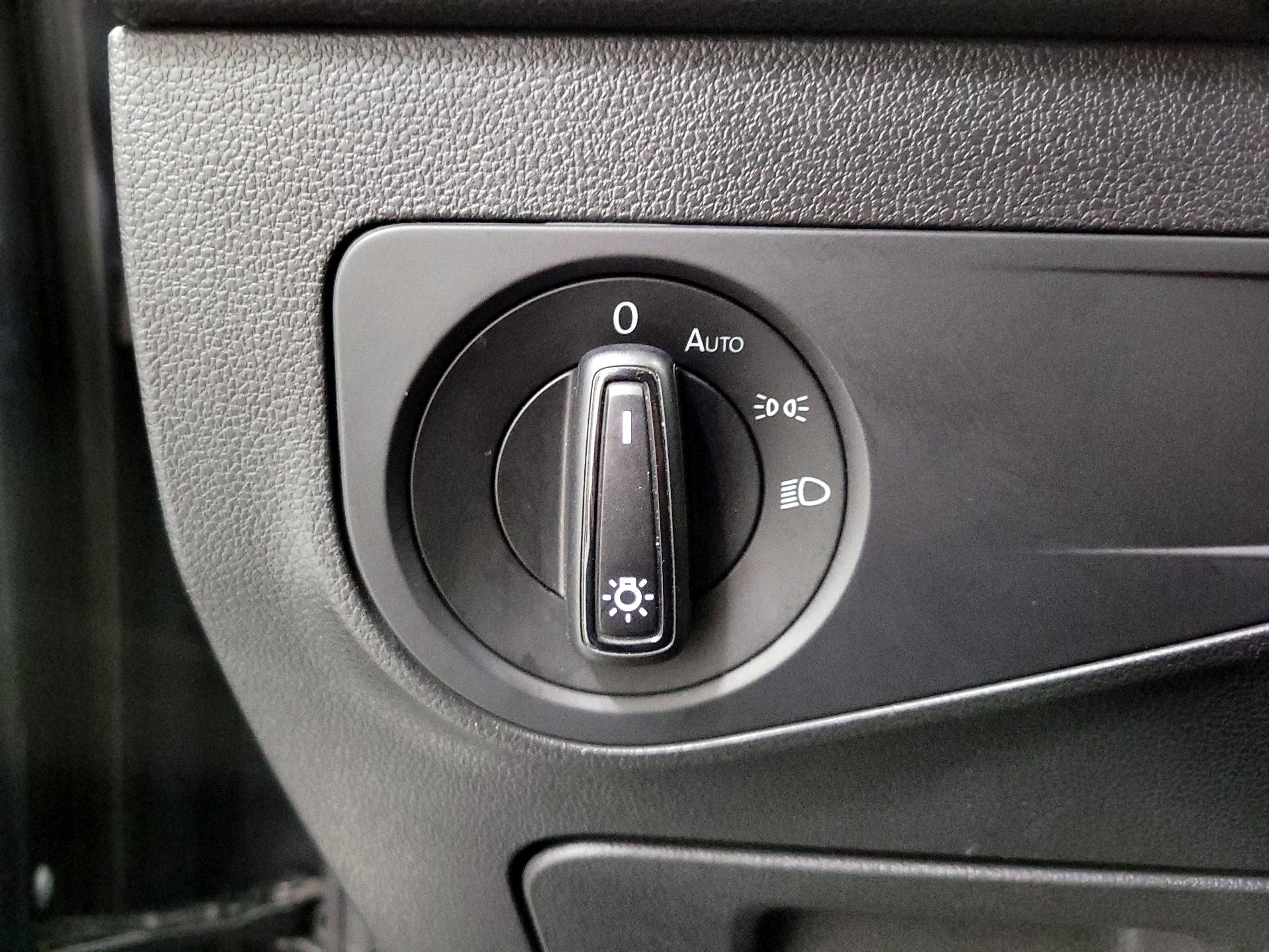 Thumbnail: 2020 Volkswagen Tiguan - 13