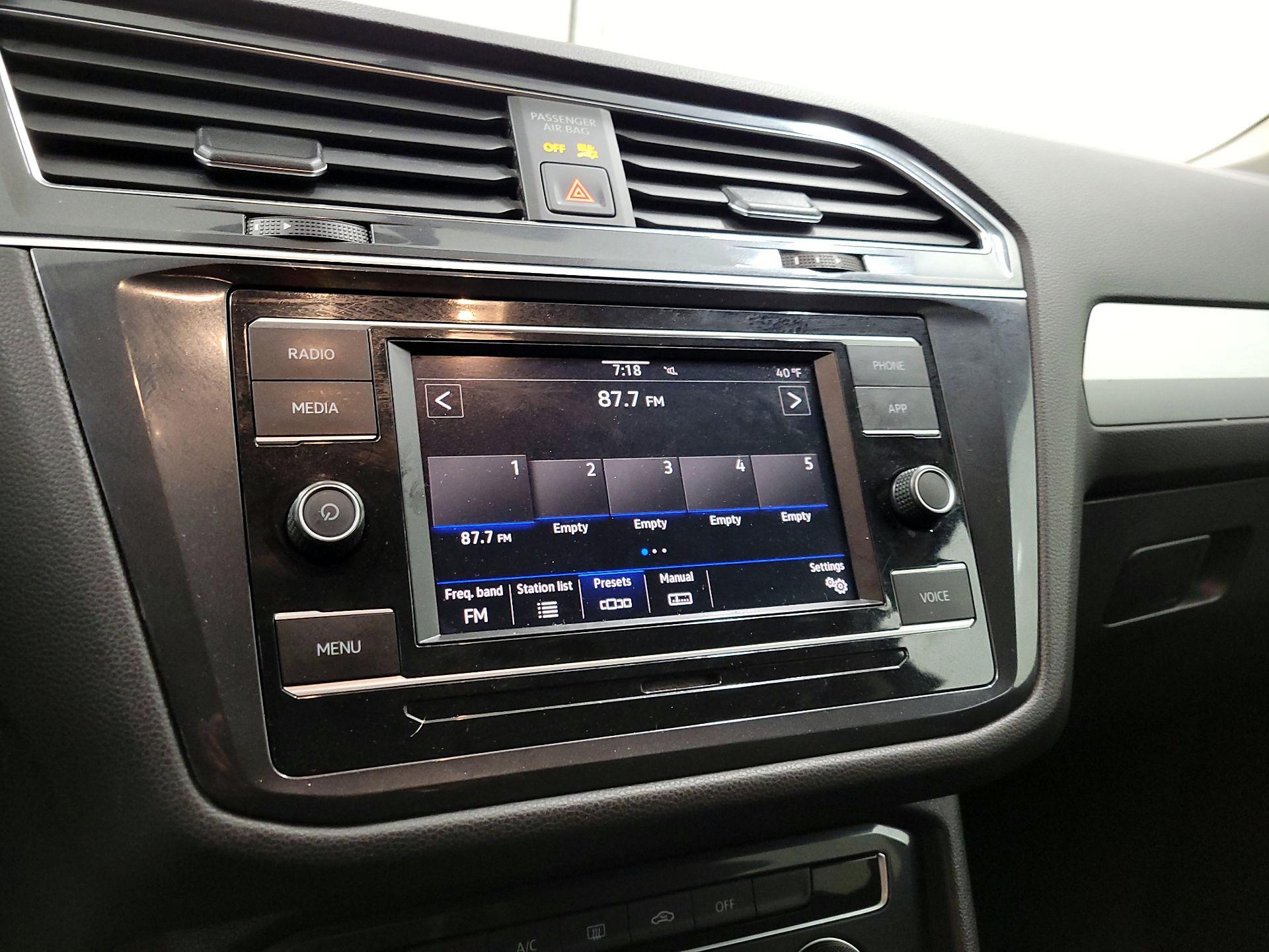 Thumbnail: 2020 Volkswagen Tiguan - 15