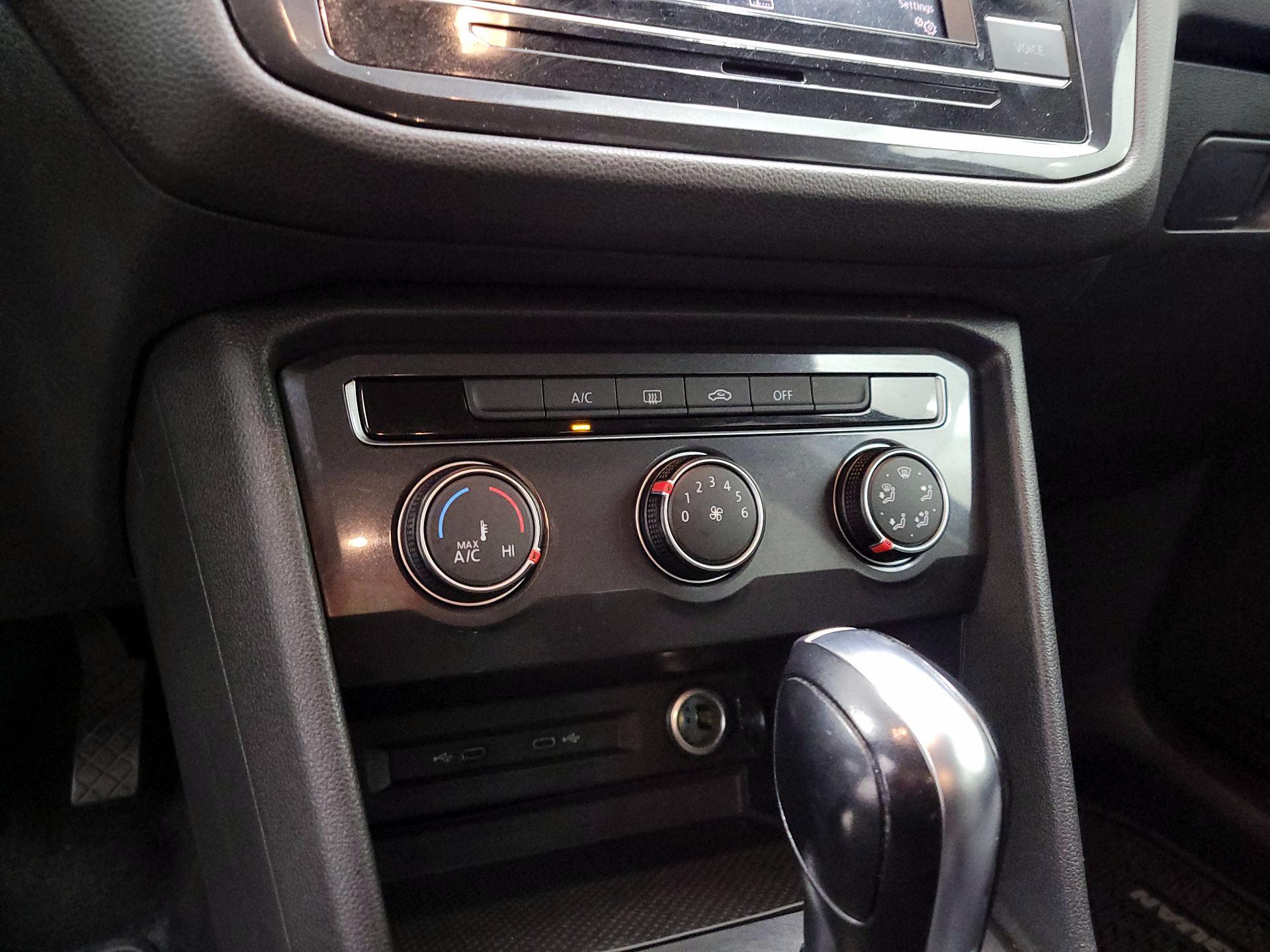 Thumbnail: 2020 Volkswagen Tiguan - 16