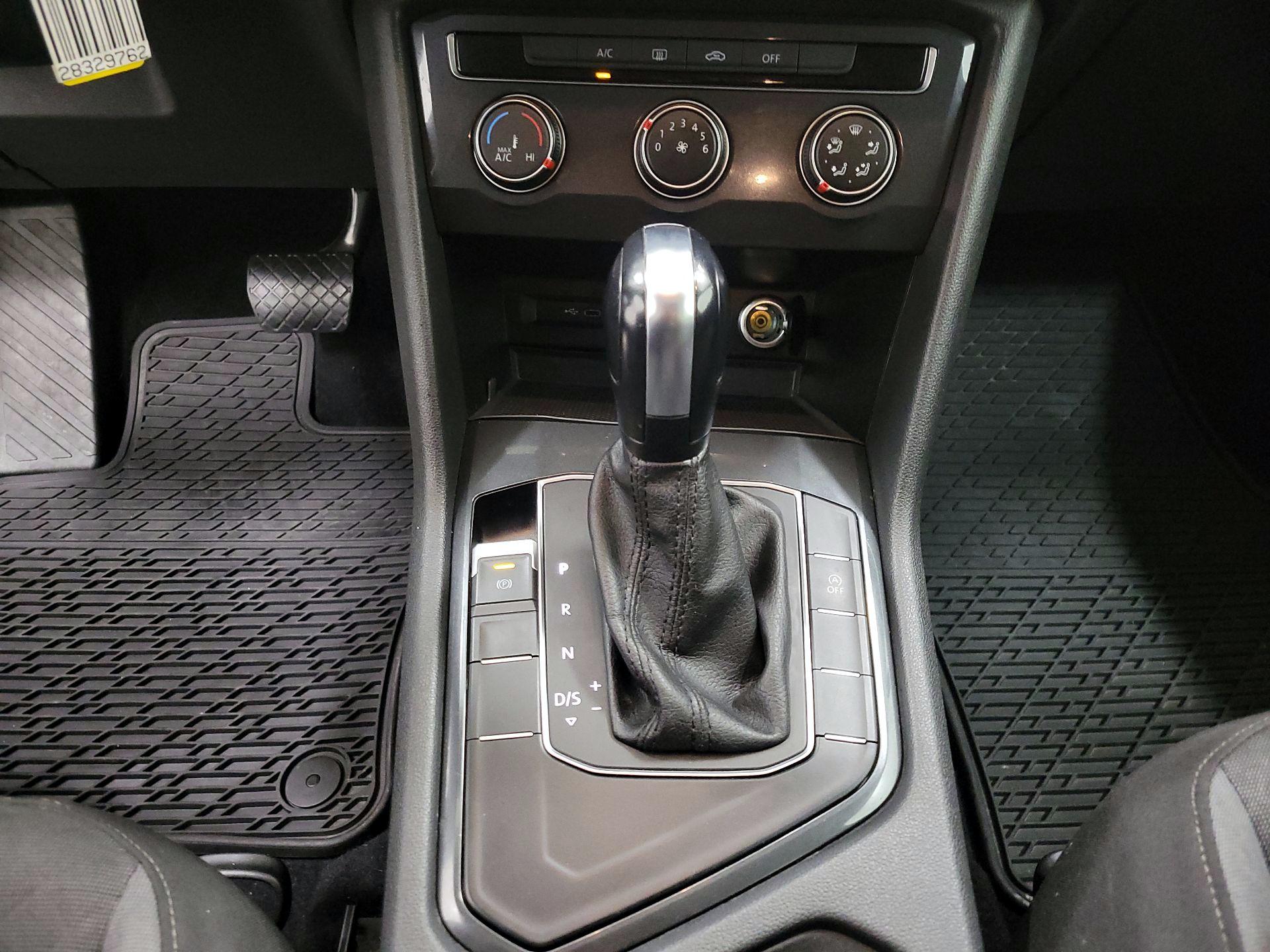 Thumbnail: 2020 Volkswagen Tiguan - 17