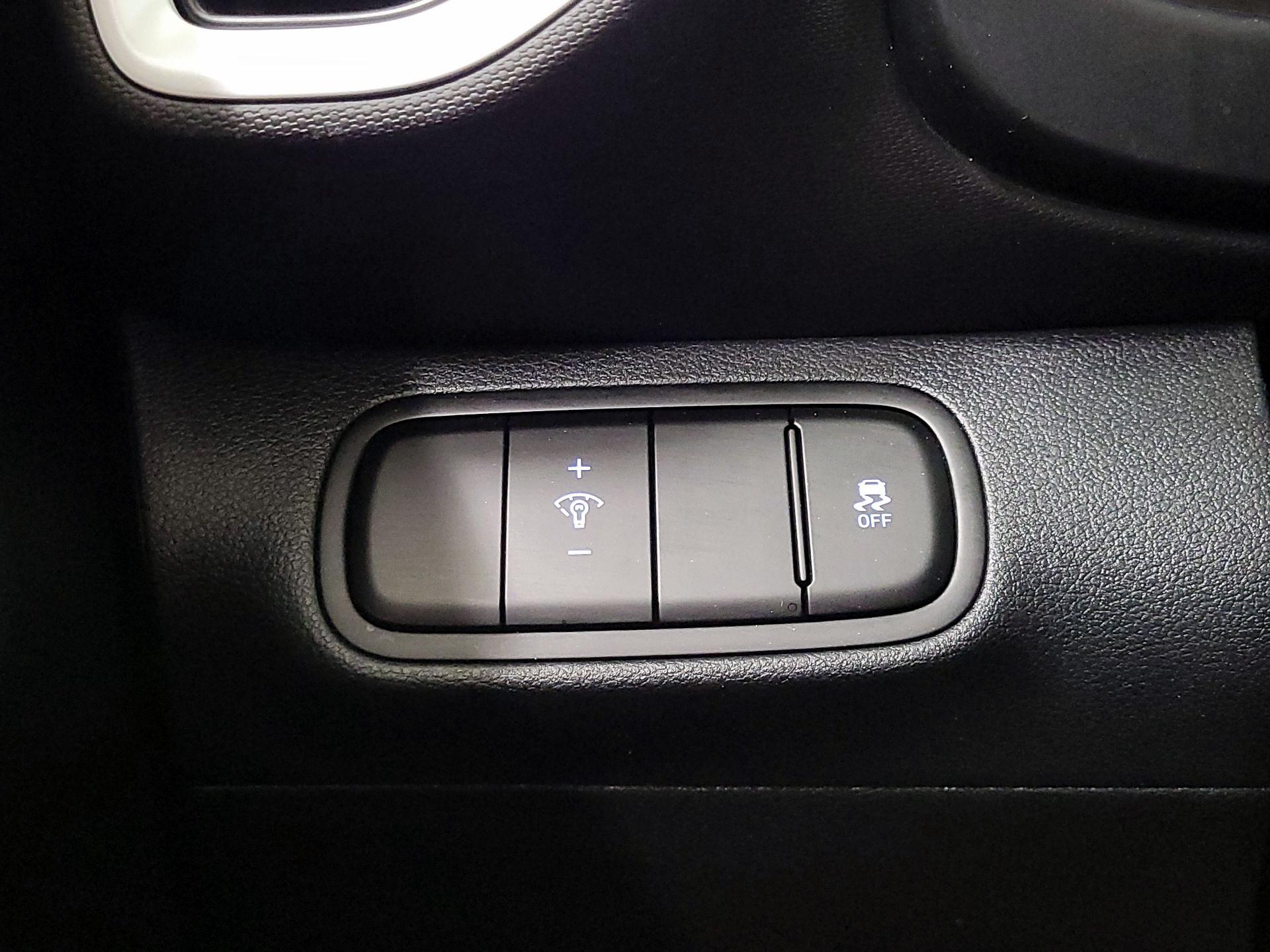 Thumbnail: 2023 Hyundai Venue - 13