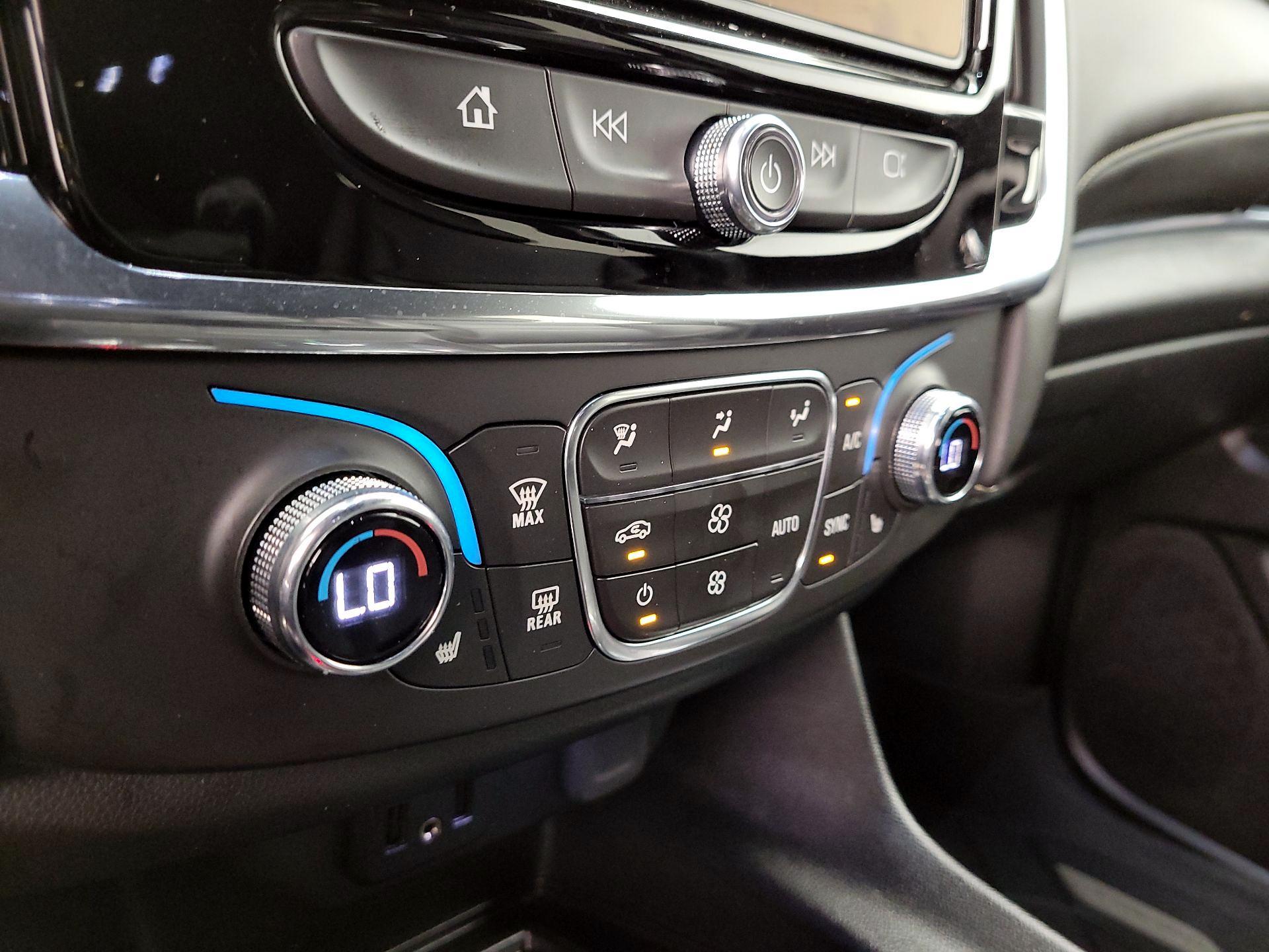 Thumbnail: 2023 Chevrolet Traverse - 16