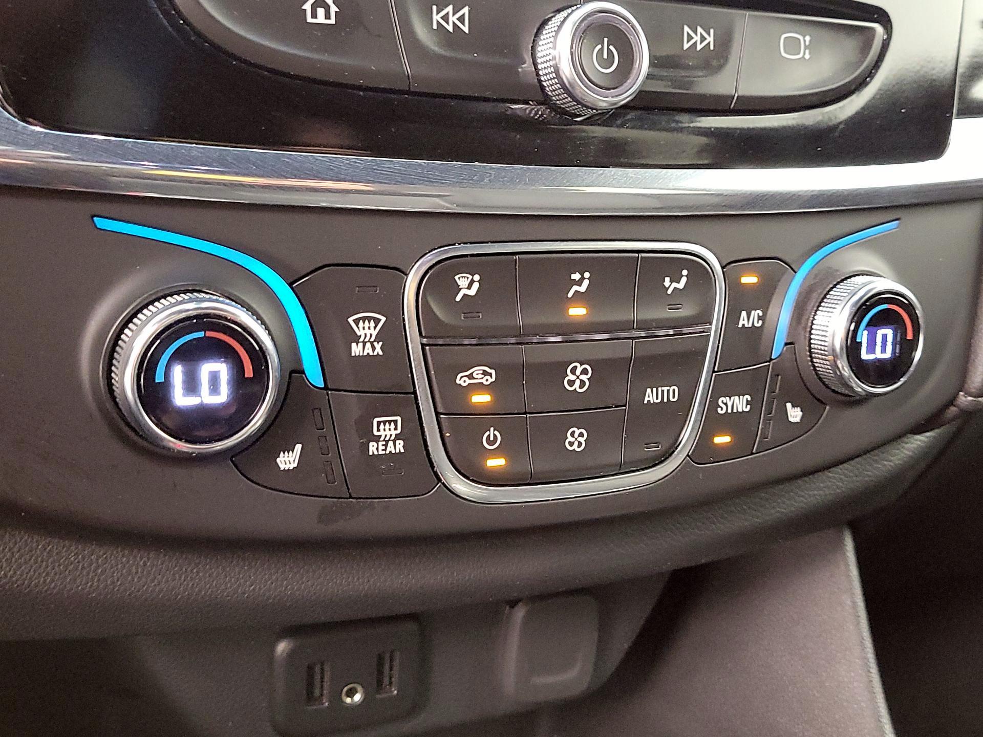 Thumbnail: 2023 Chevrolet Traverse - 16