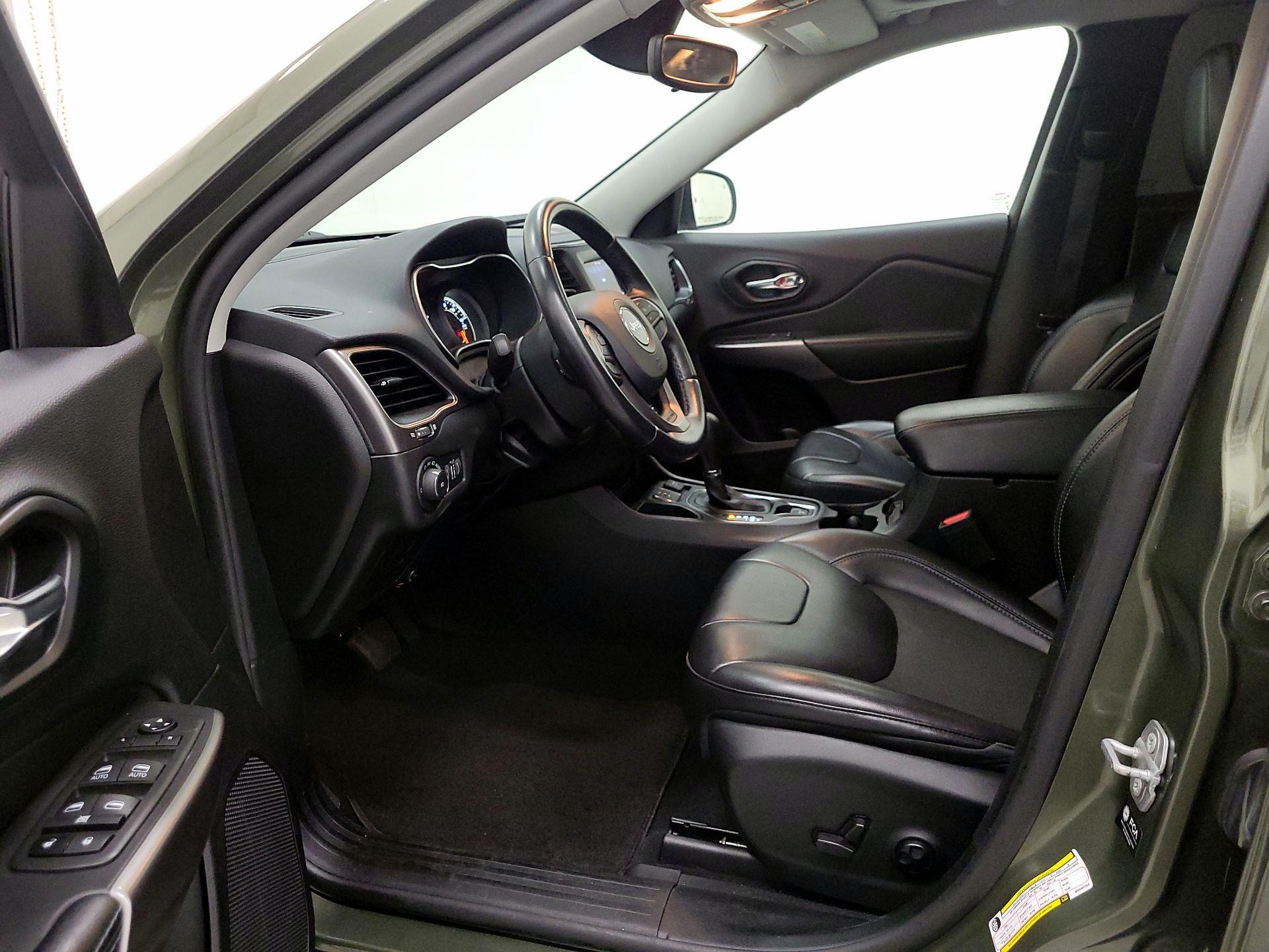 Thumbnail: 2021 Jeep Cherokee - 11