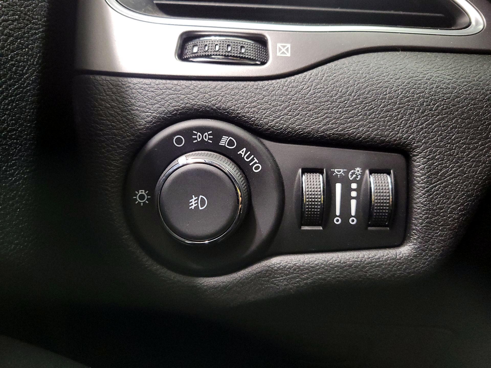 Thumbnail: 2021 Jeep Cherokee - 13