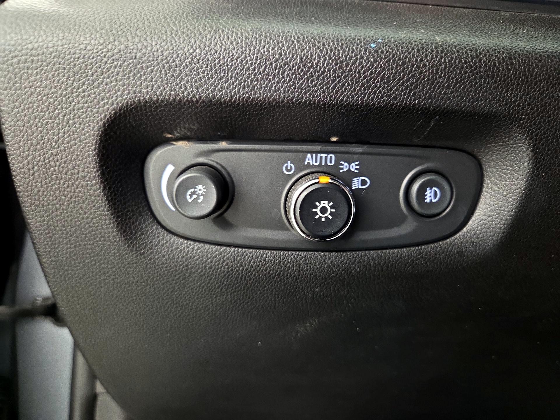 Thumbnail: 2018 Chevrolet Traverse - 13