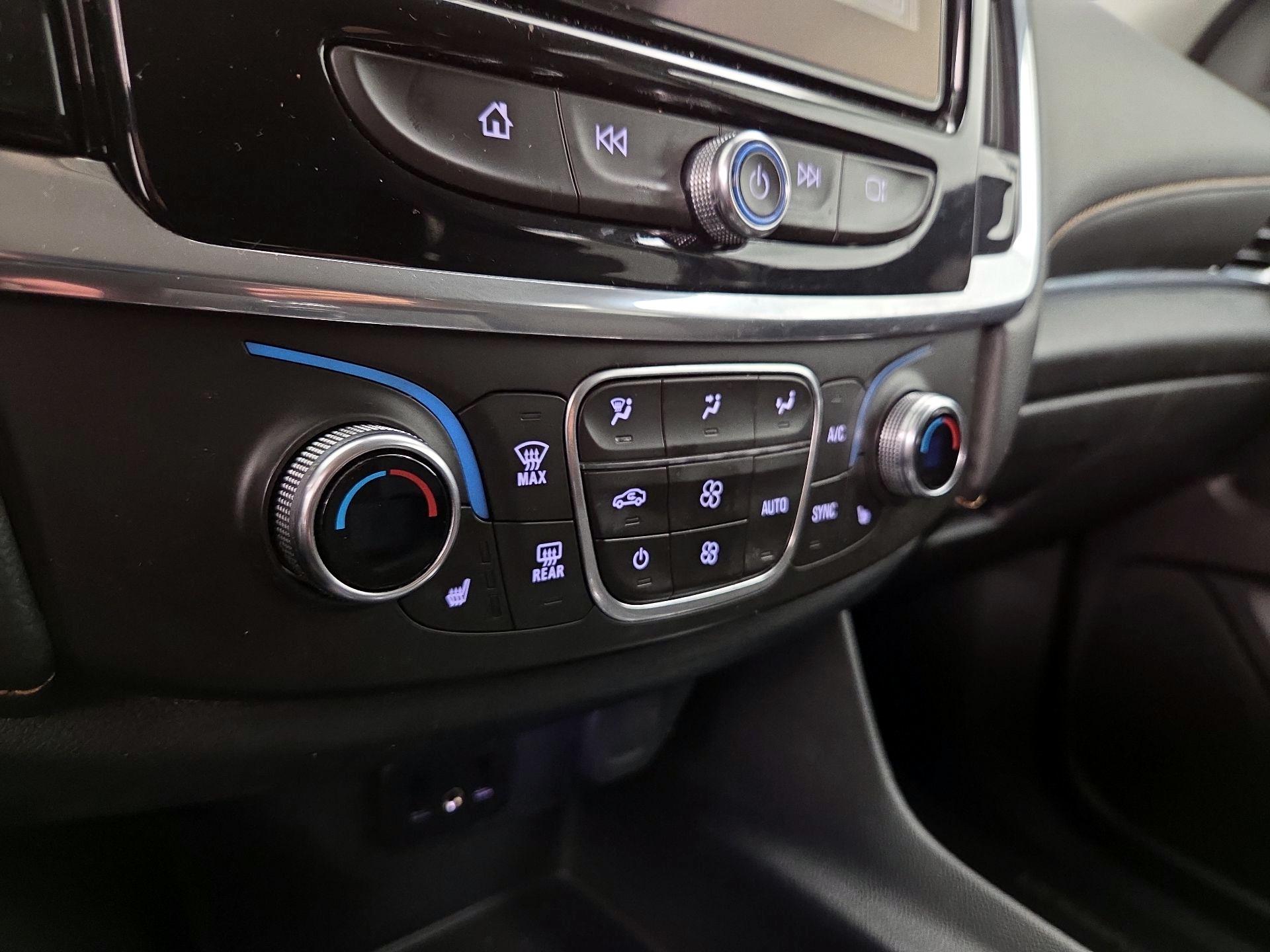 Thumbnail: 2018 Chevrolet Traverse - 16