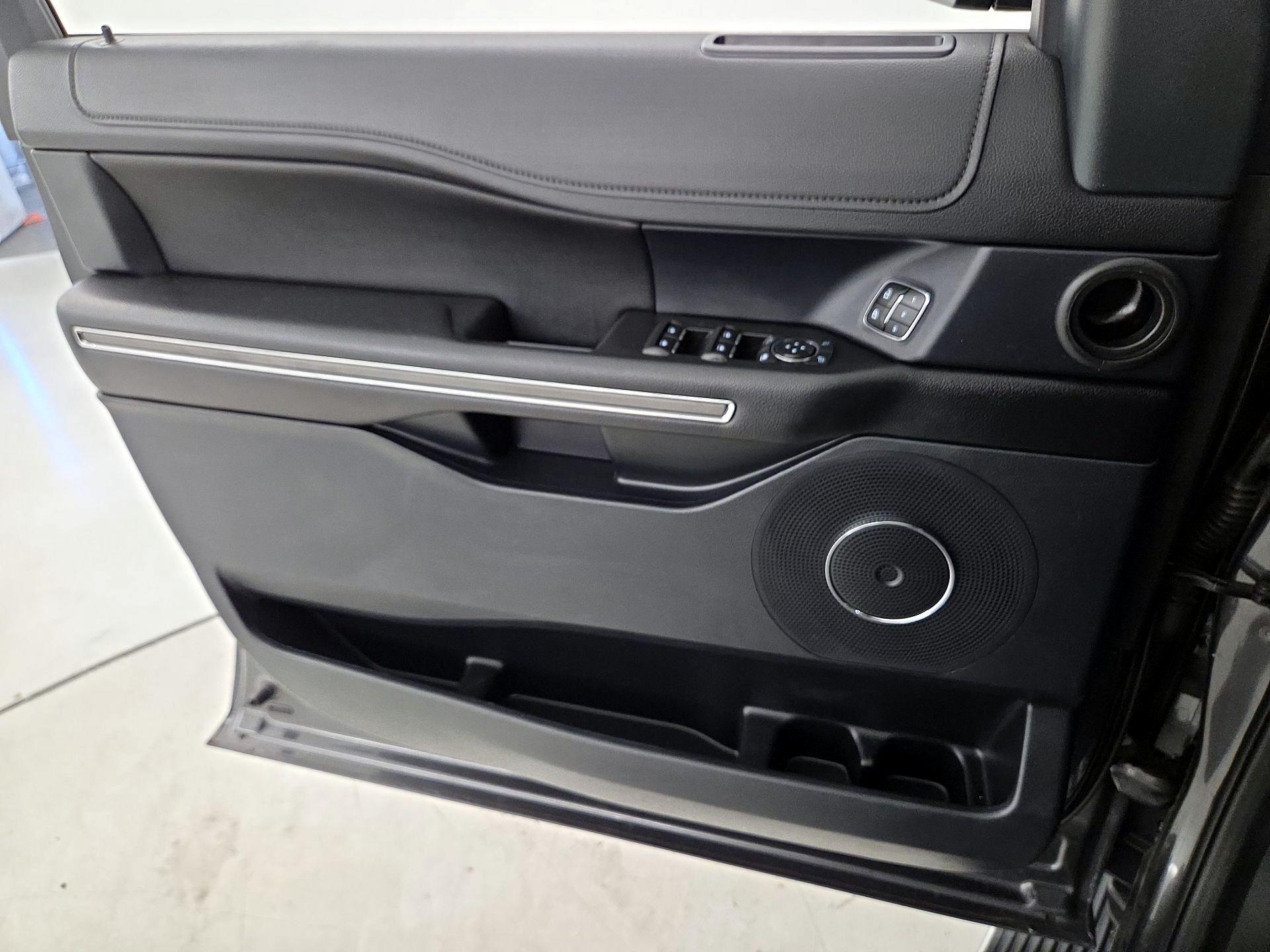 Thumbnail: 2020 Ford Expedition - 12