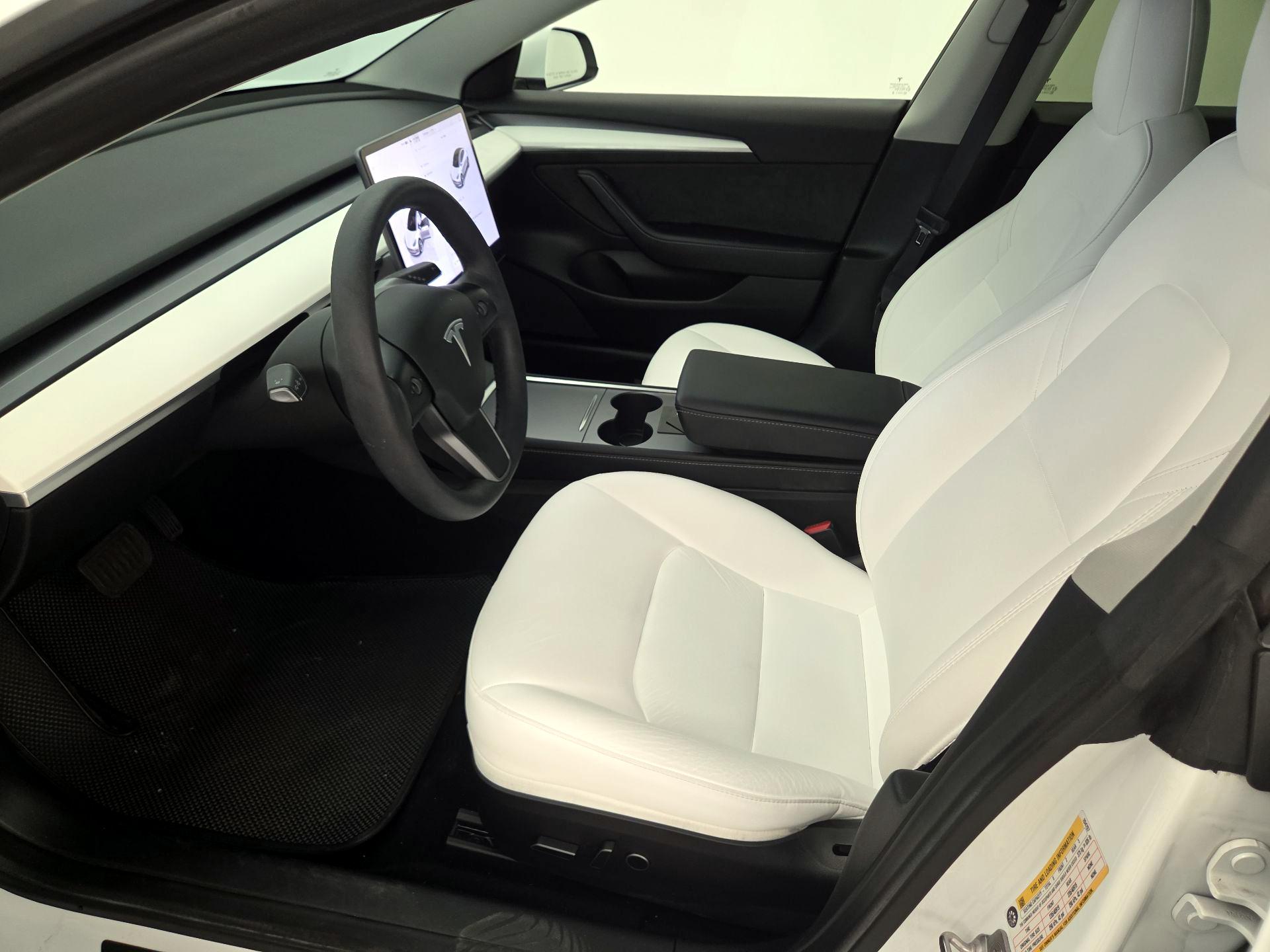 Thumbnail: 2022 Tesla Model 3 - 11