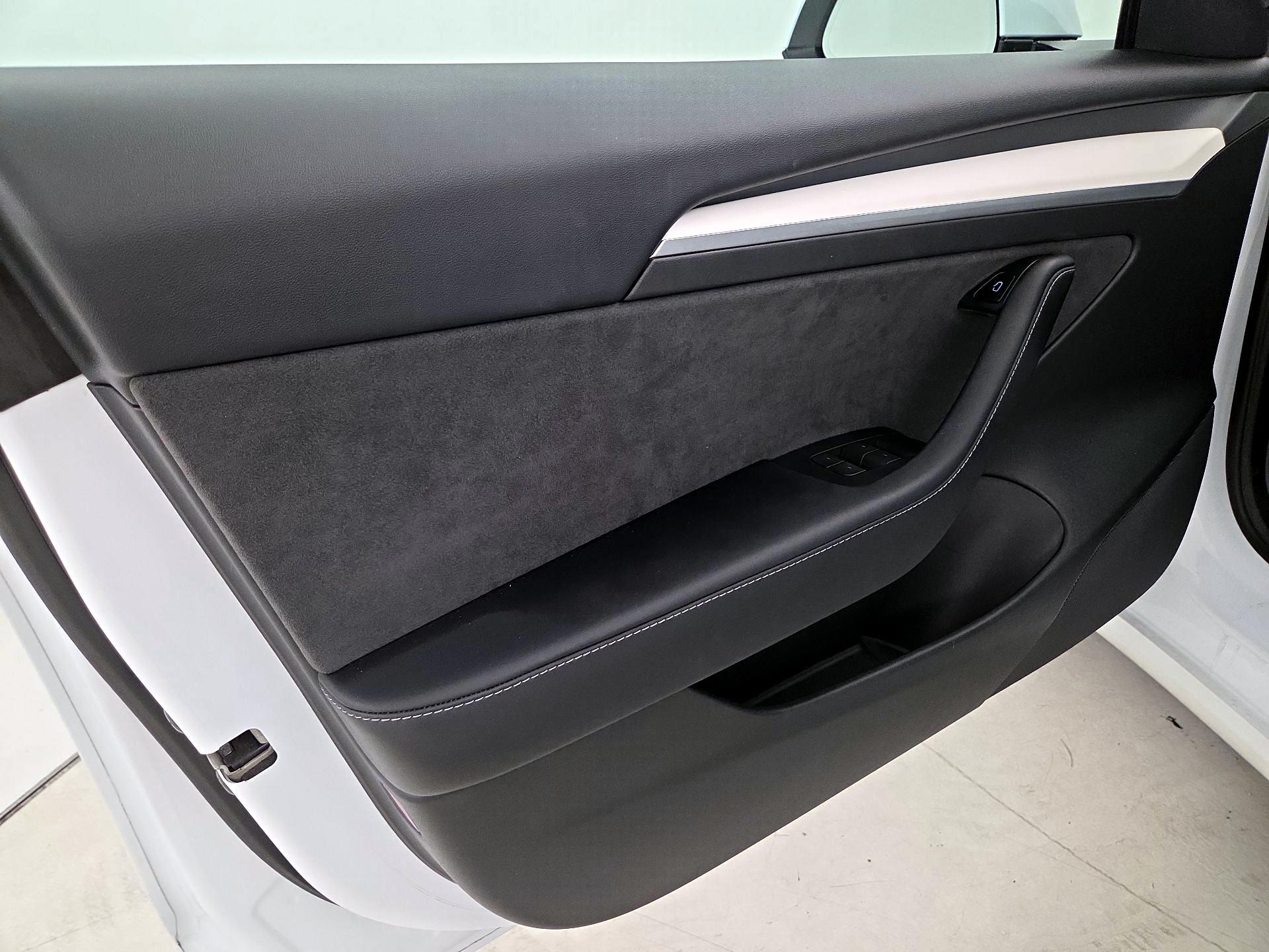 Thumbnail: 2022 Tesla Model 3 - 12