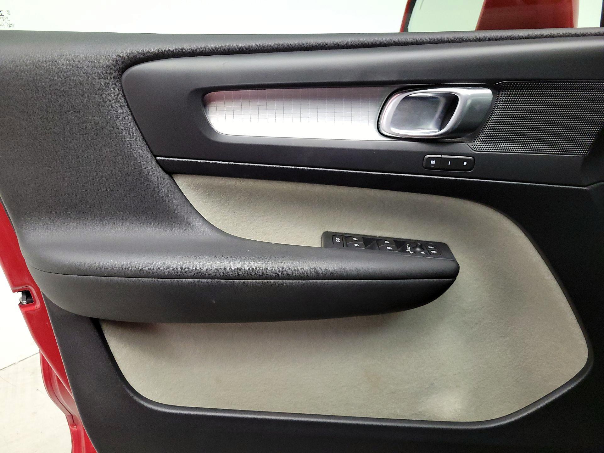 Thumbnail: 2019 Volvo XC40 - 12