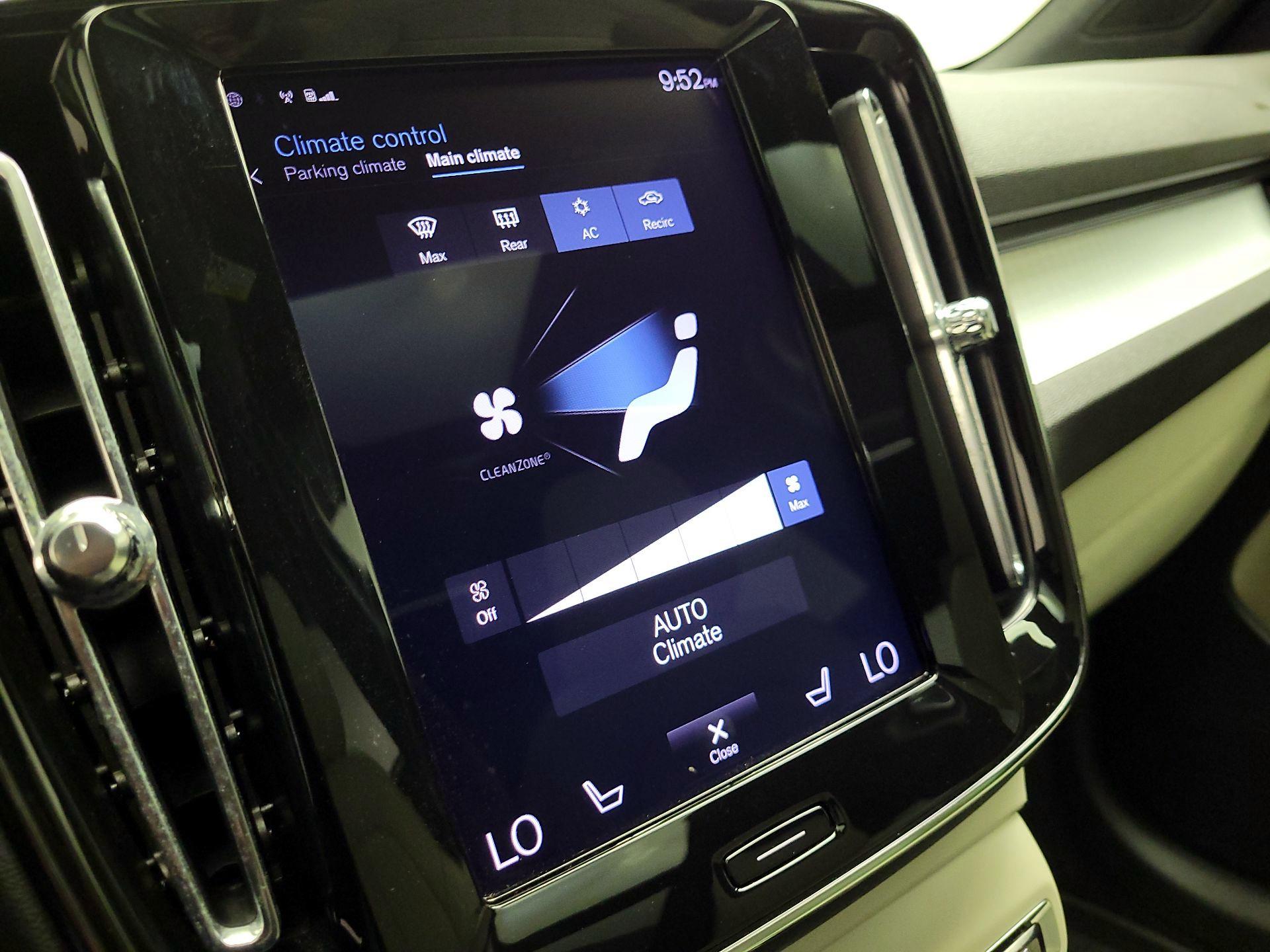 Thumbnail: 2019 Volvo XC40 - 17