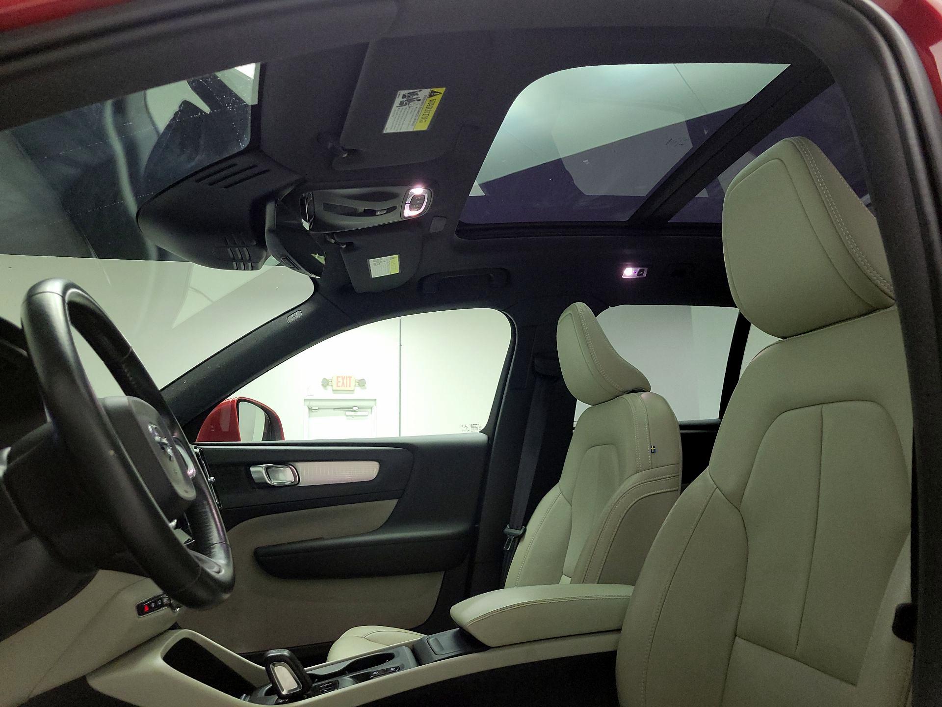 Thumbnail: 2019 Volvo XC40 - 20