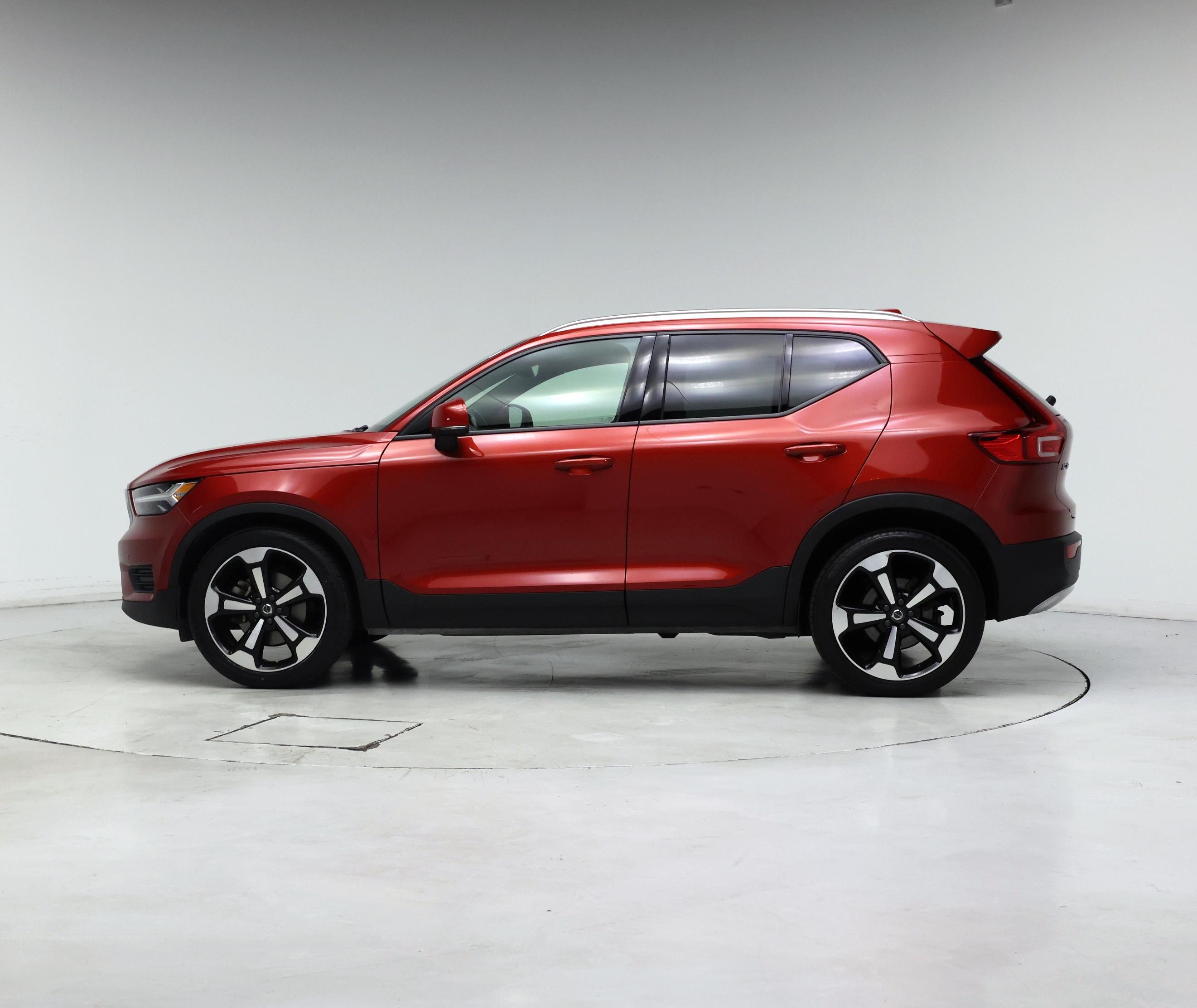 Thumbnail: 2019 Volvo XC40 - 3