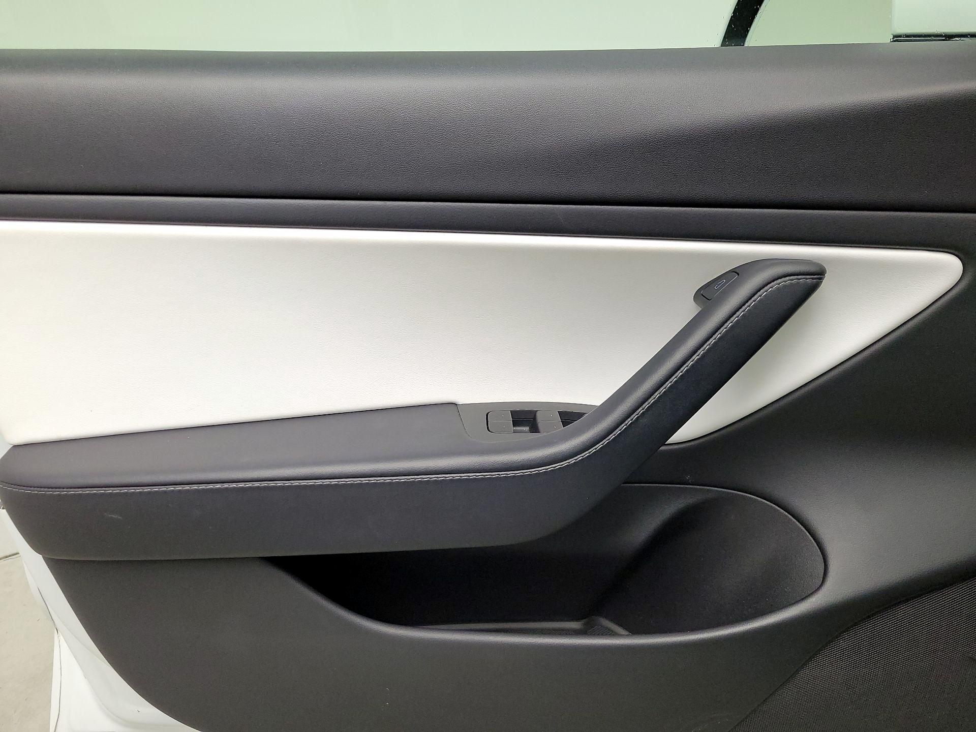 Thumbnail: 2021 Tesla Model 3 - 12