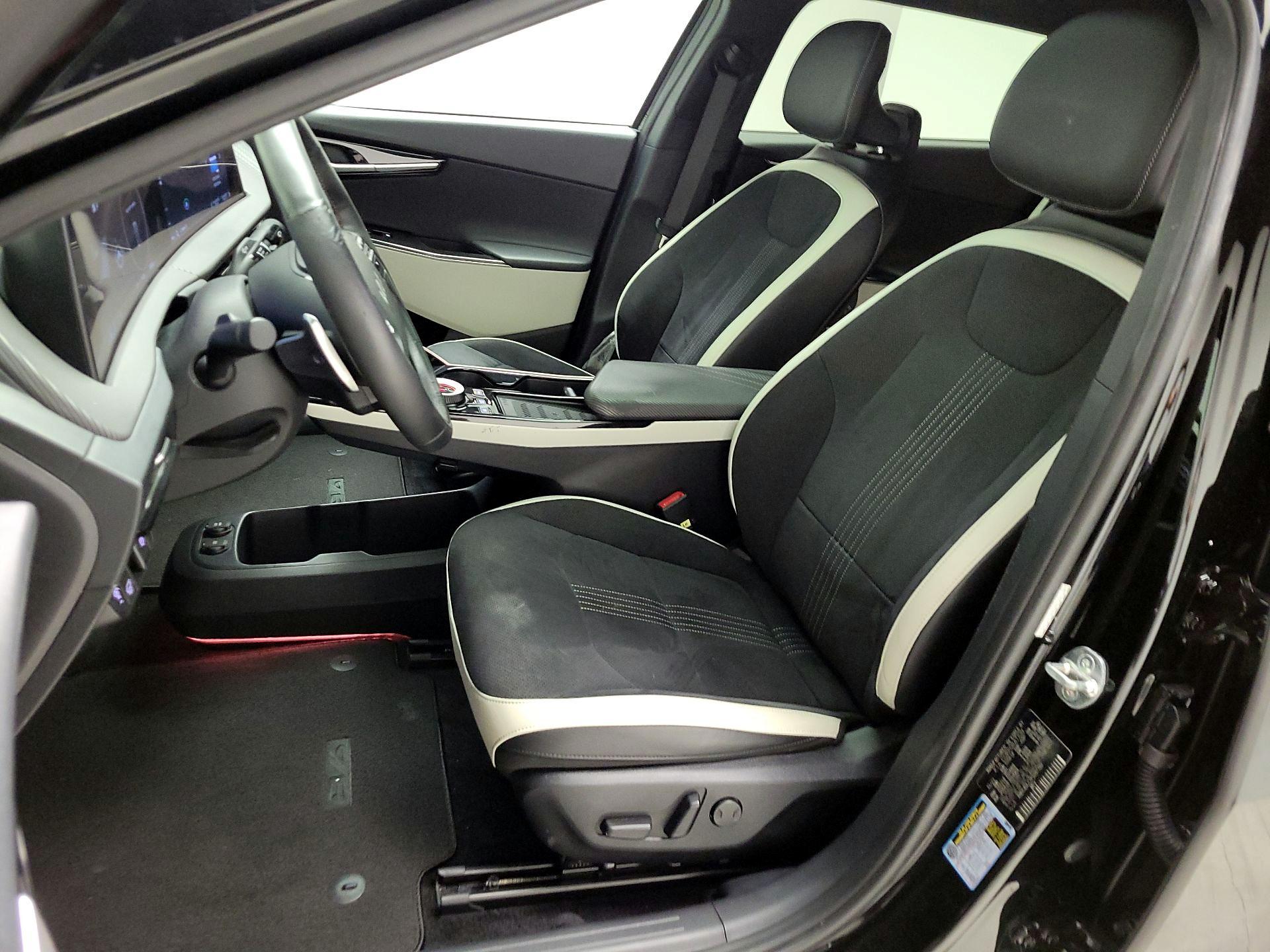 Thumbnail: 2023 Kia EV6 - 11