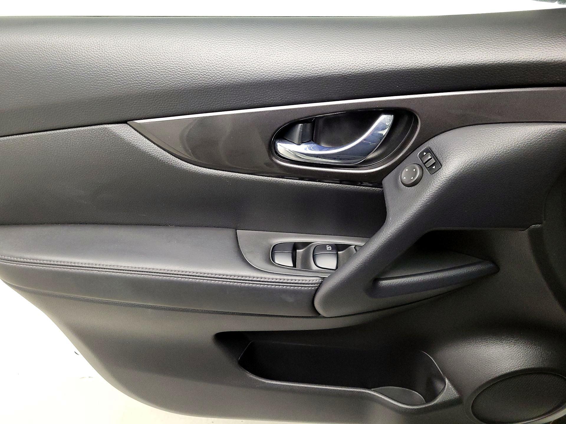 Thumbnail: 2020 Nissan Rogue - 12