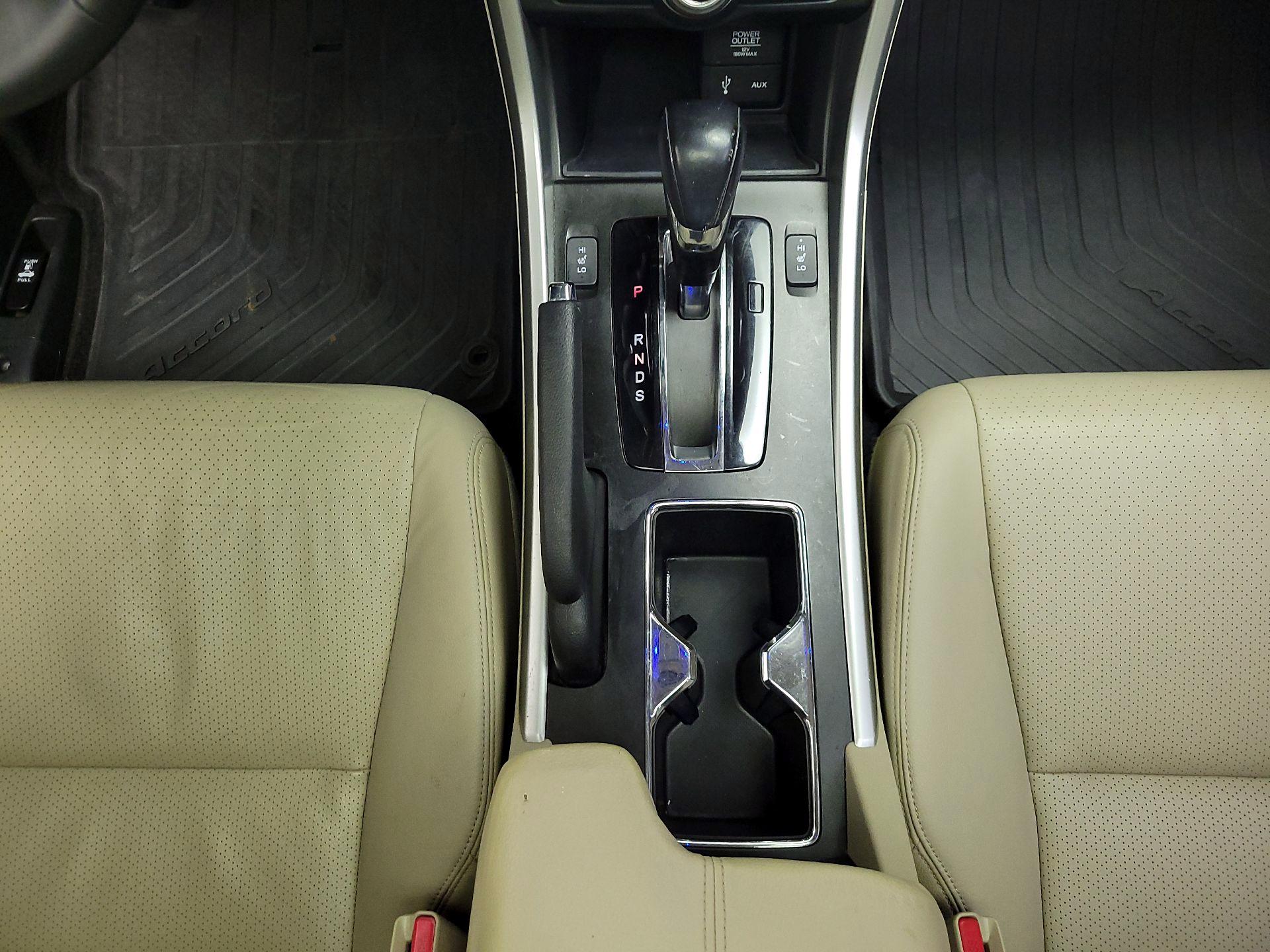 Thumbnail: 2015 Honda Accord - 18