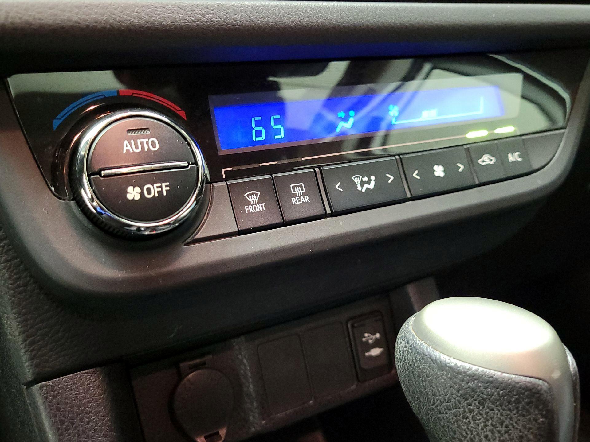 Thumbnail: 2014 Toyota Corolla - 14