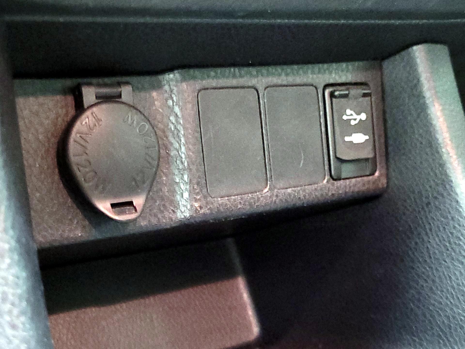 Thumbnail: 2014 Toyota Corolla - 16