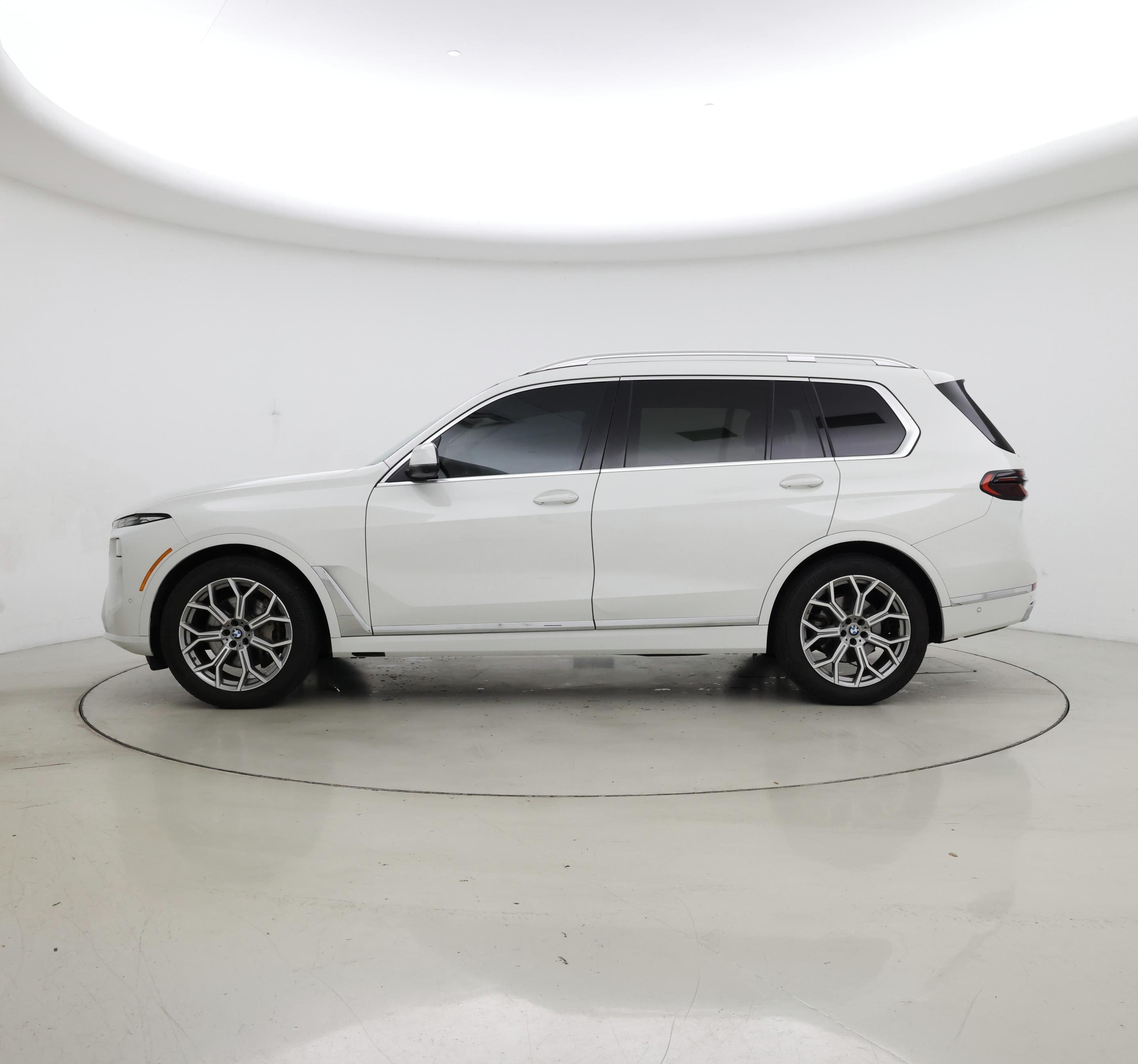 Thumbnail: 2023 BMW X7 - 3