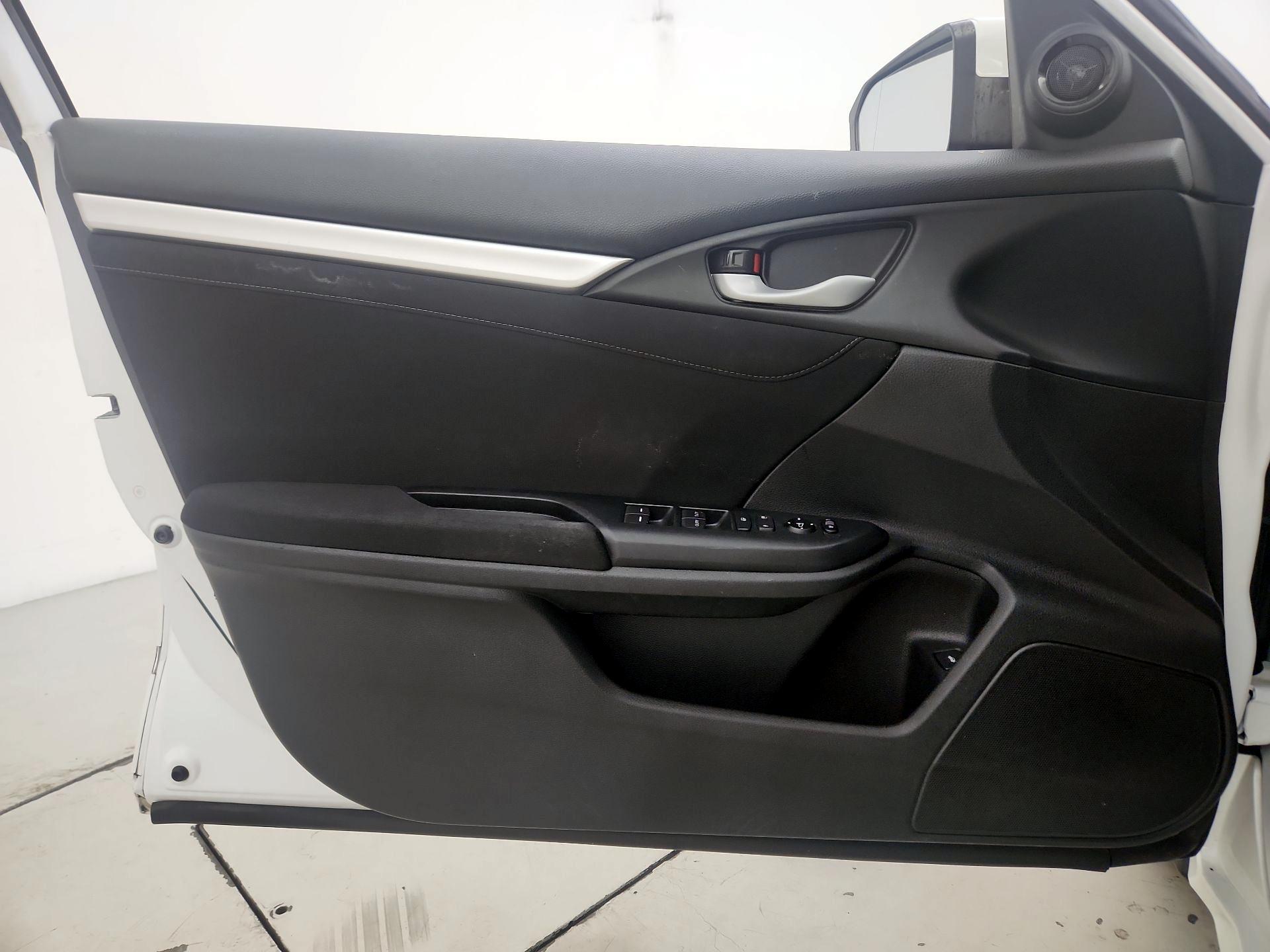 Thumbnail: 2016 Honda Civic - 12