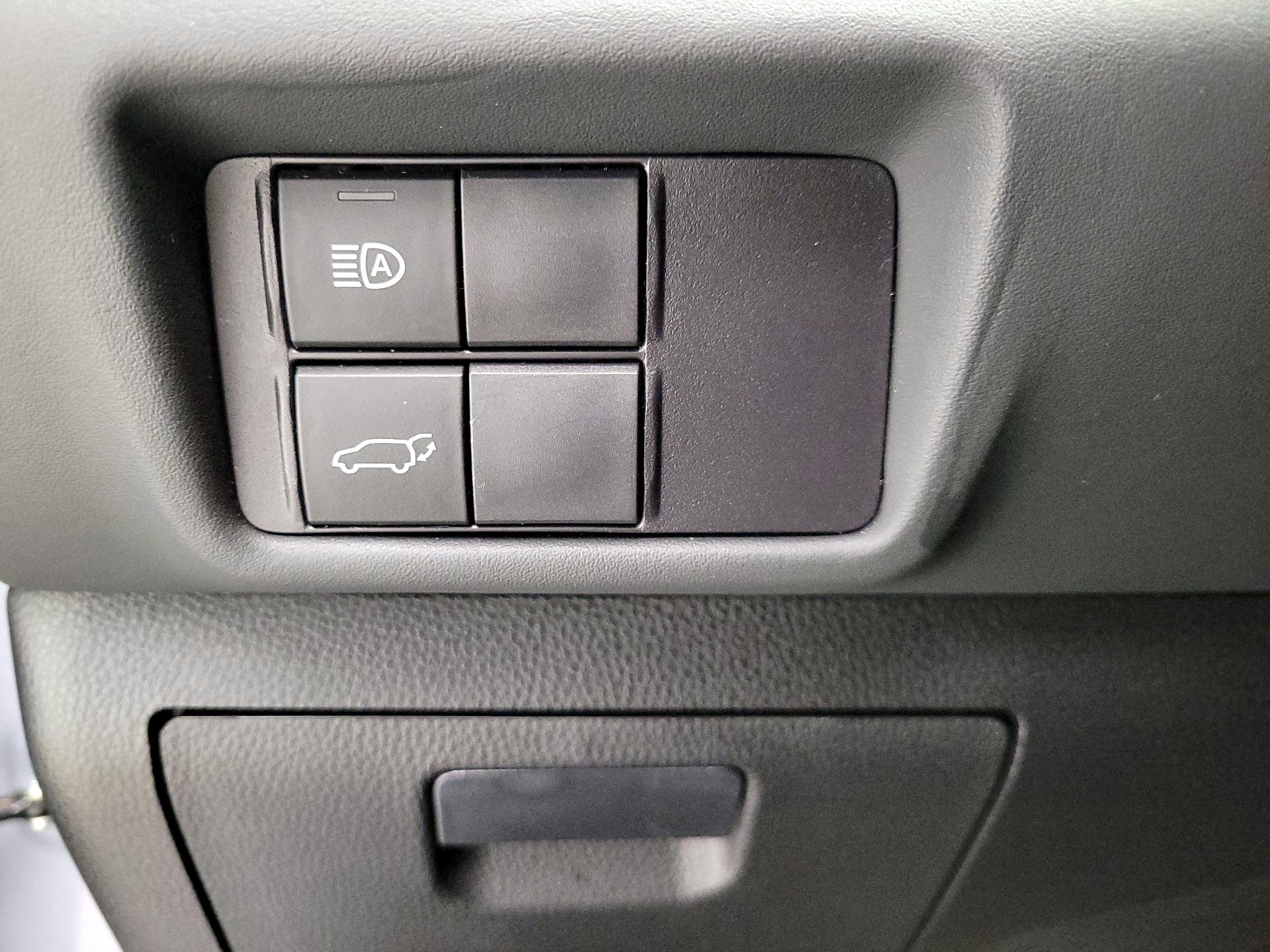 Thumbnail: 2022 Toyota Highlander - 13