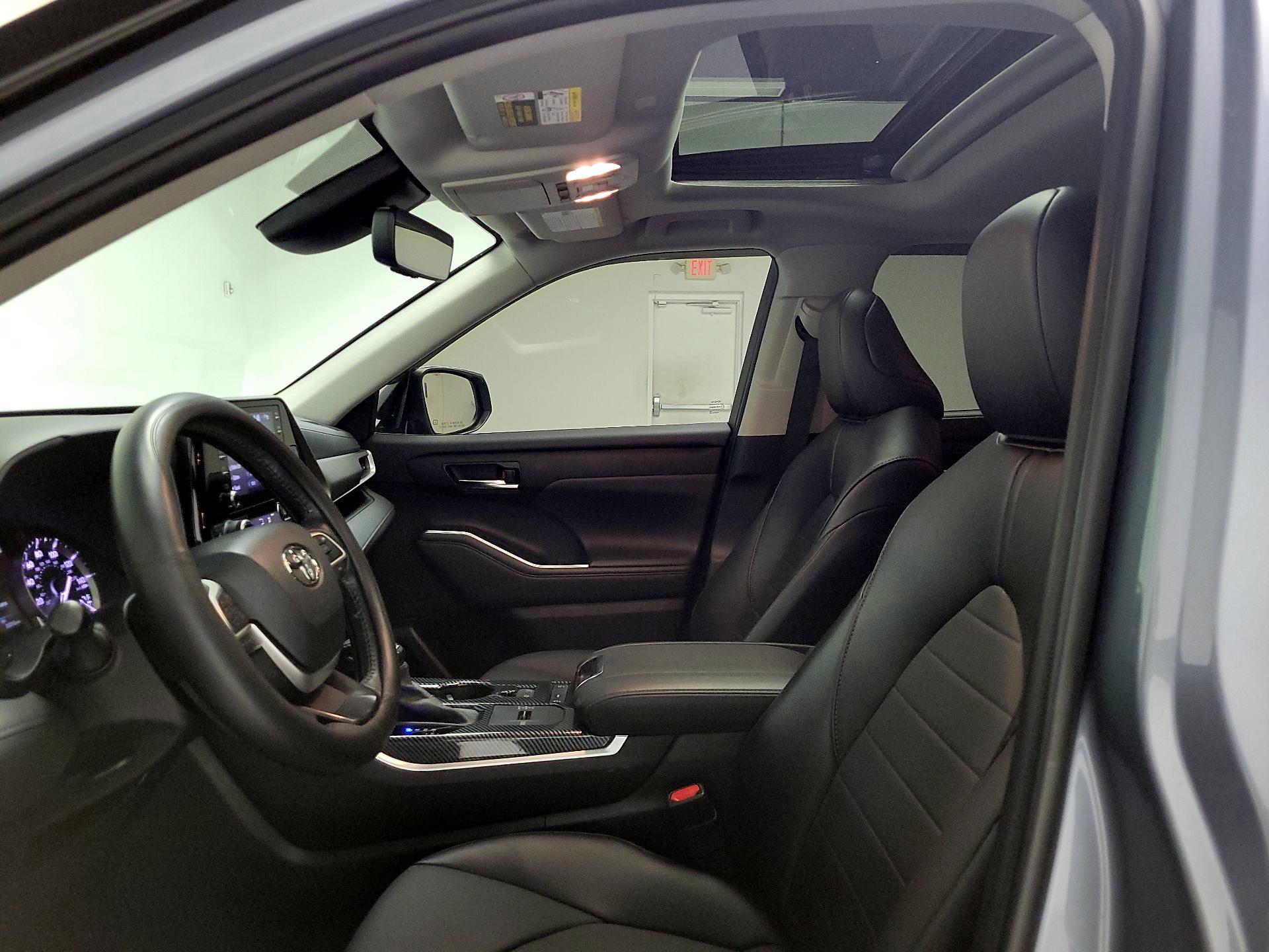 Thumbnail: 2022 Toyota Highlander - 19