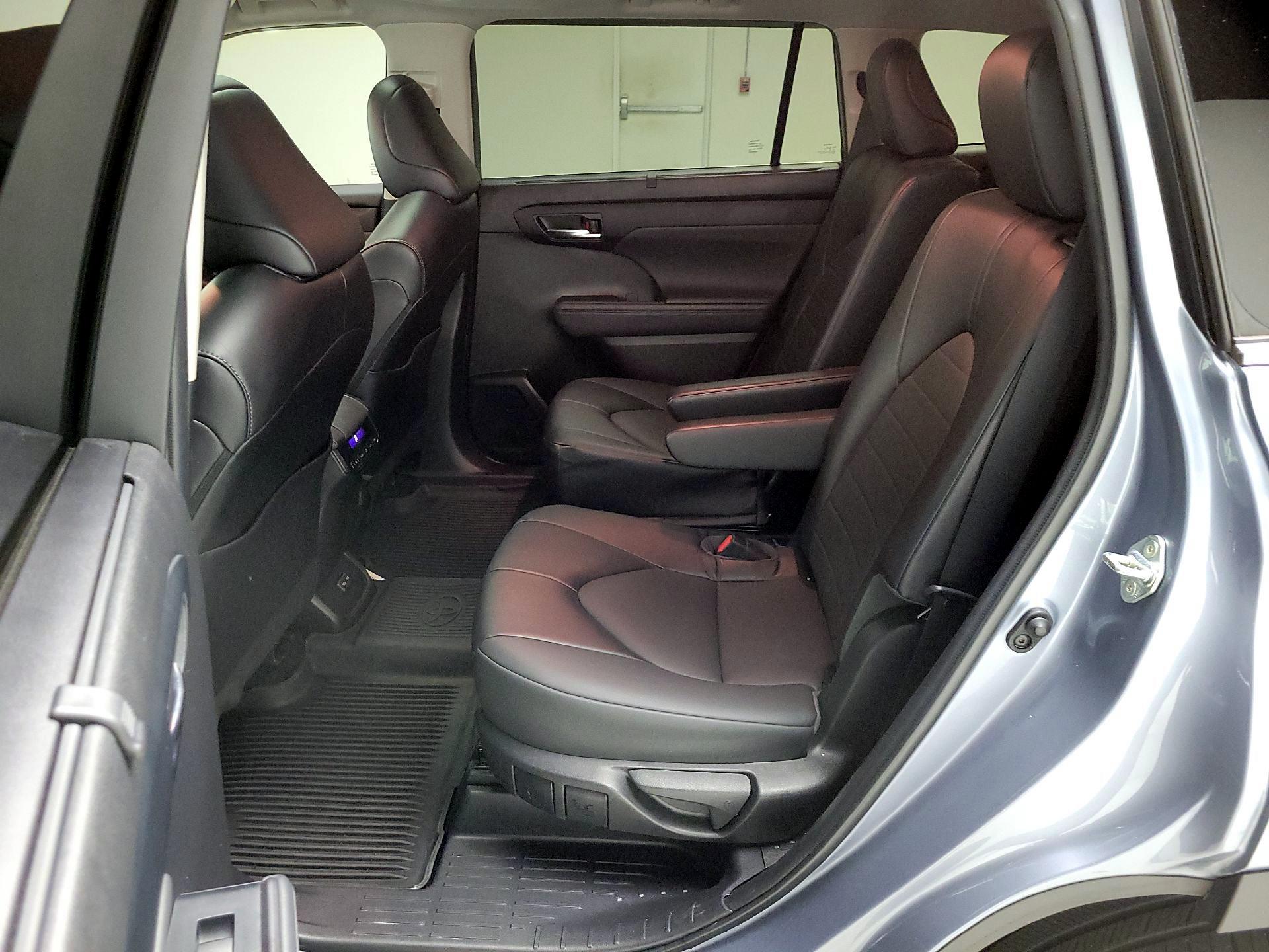 Thumbnail: 2022 Toyota Highlander - 20