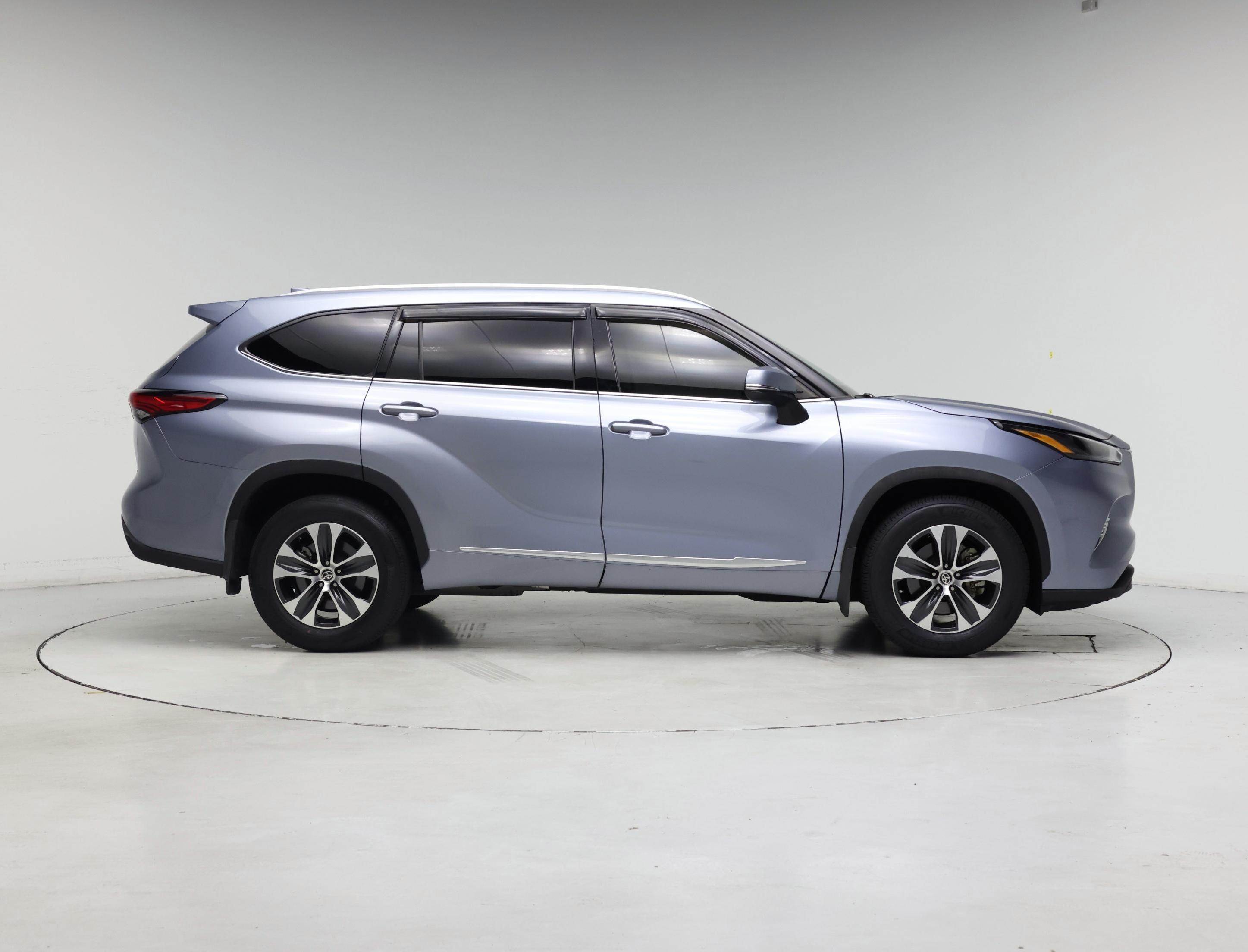 Thumbnail: 2022 Toyota Highlander - 7