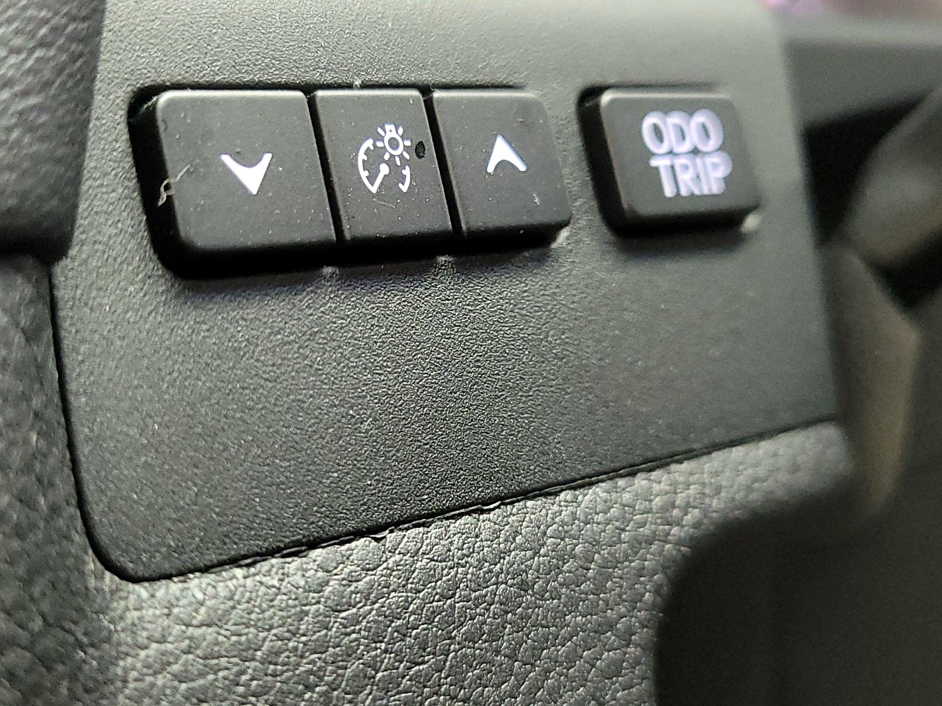 Thumbnail: 2020 Lexus ES - 13