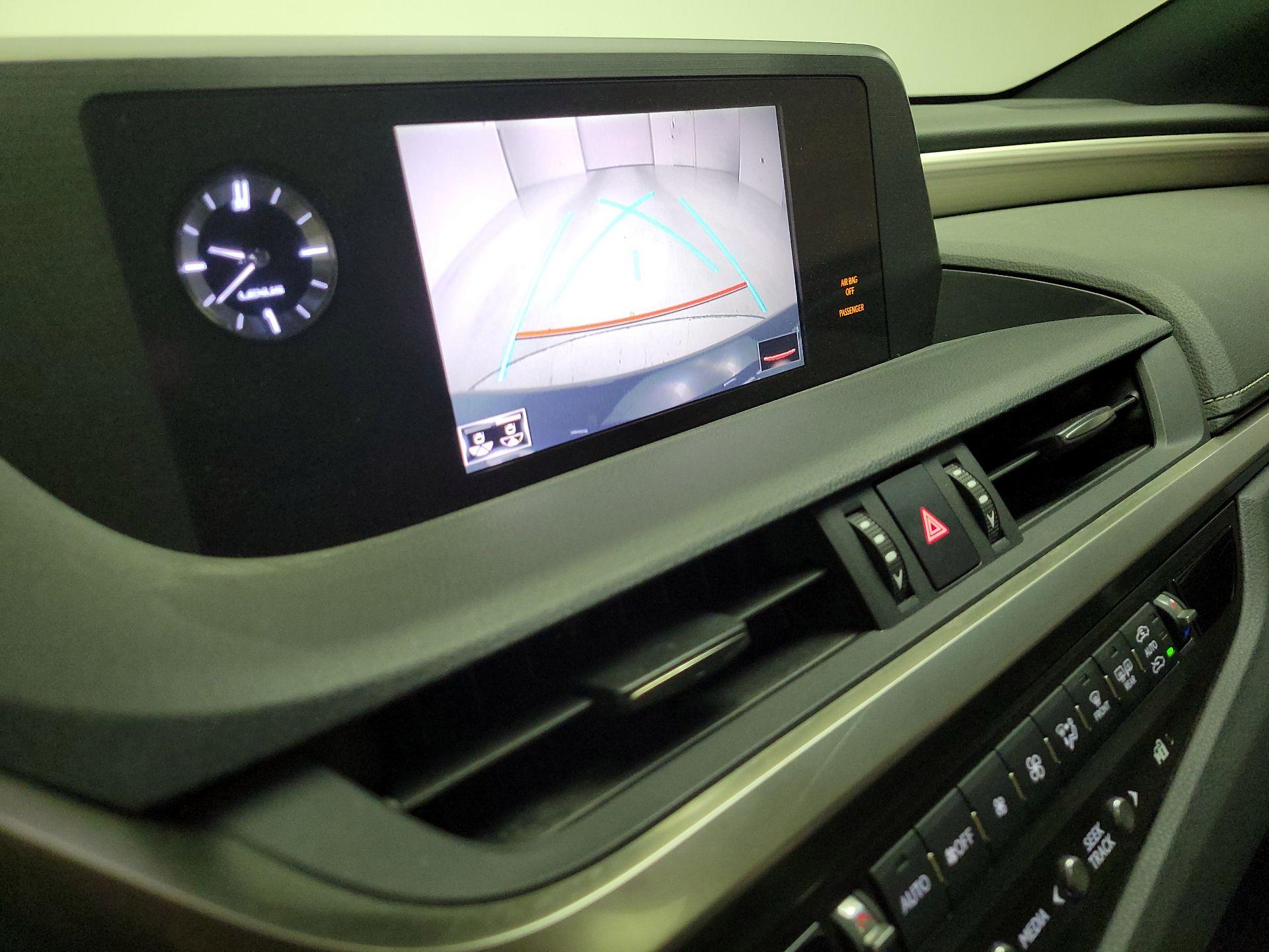 Thumbnail: 2020 Lexus ES - 14