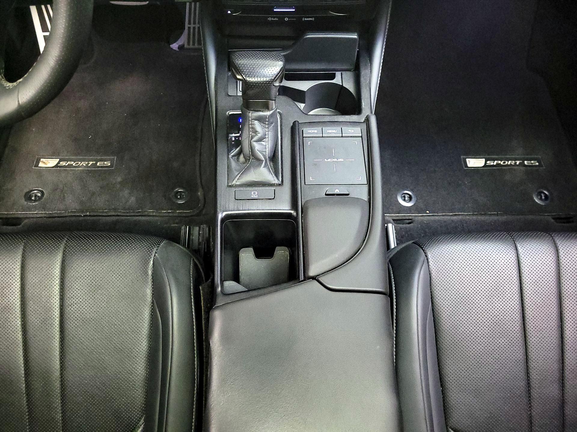 Thumbnail: 2020 Lexus ES - 17