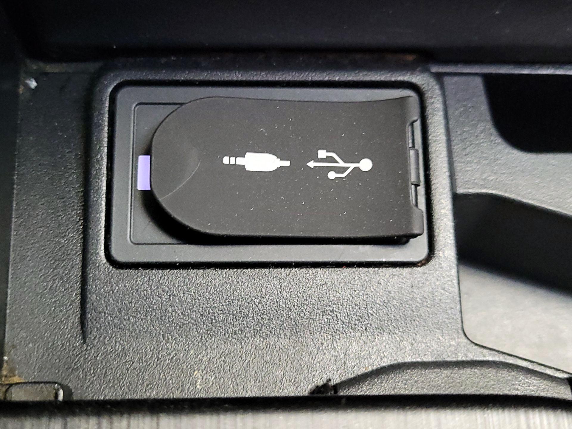 Thumbnail: 2020 Lexus ES - 18