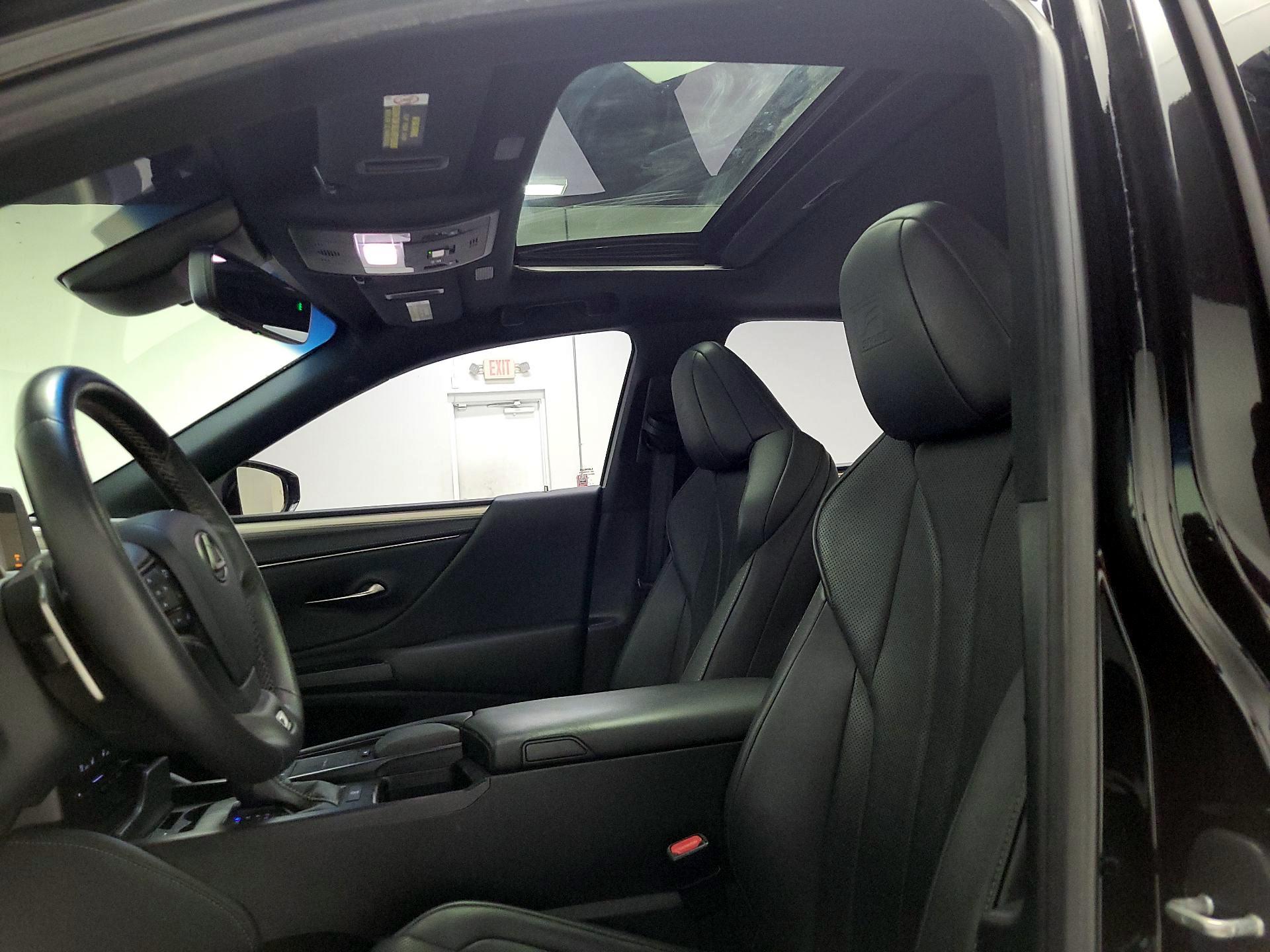 Thumbnail: 2020 Lexus ES - 19