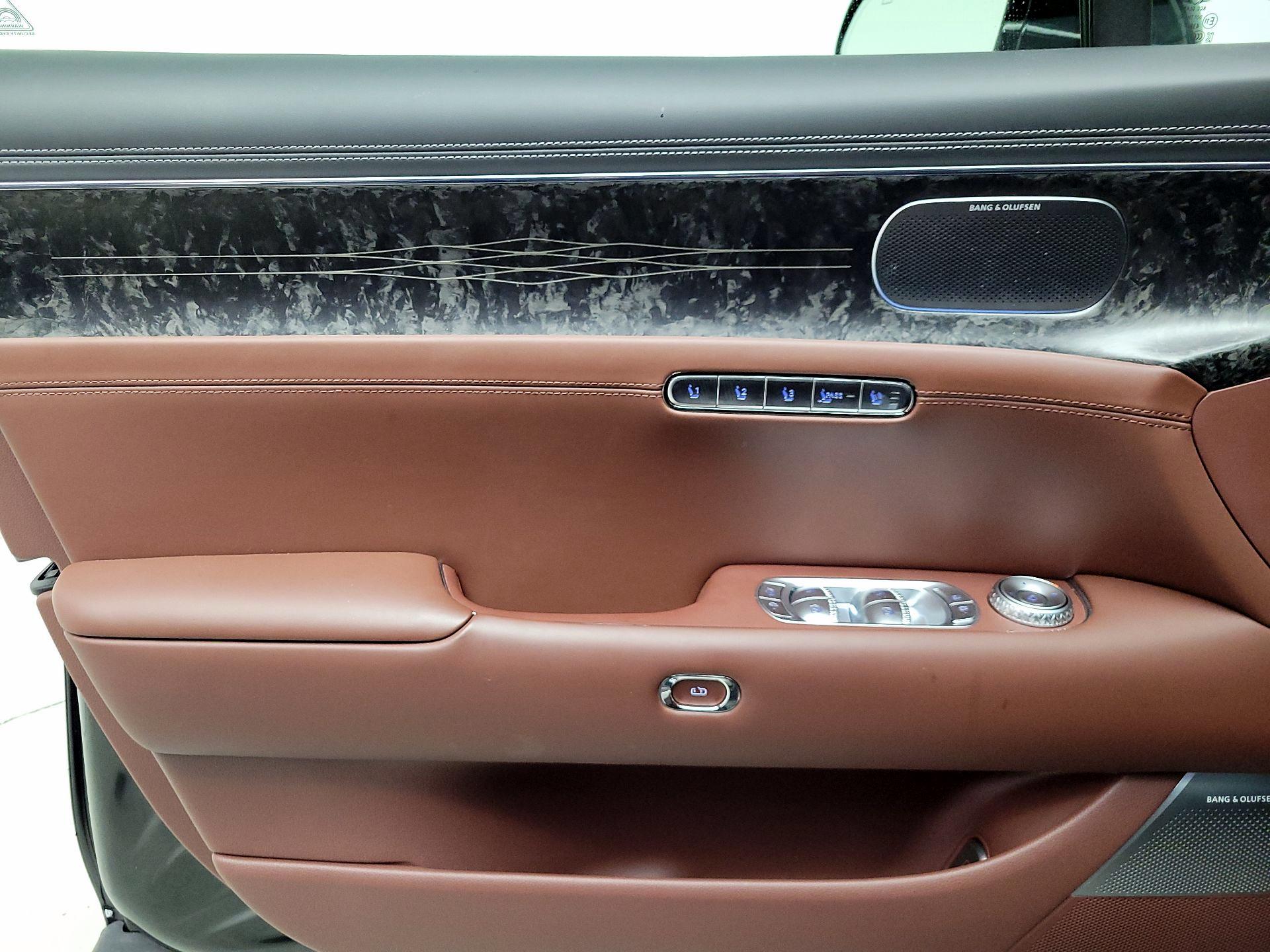 Thumbnail: 2023 Genesis G90 - 12