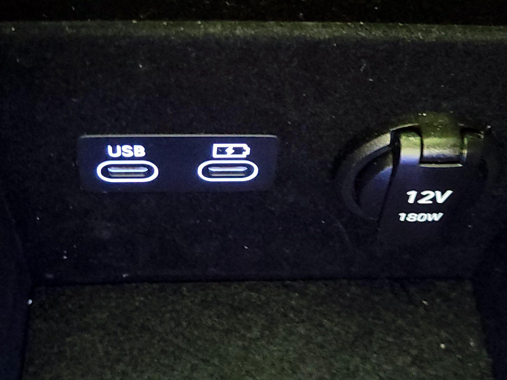 Thumbnail: 2023 Genesis G90 - 19