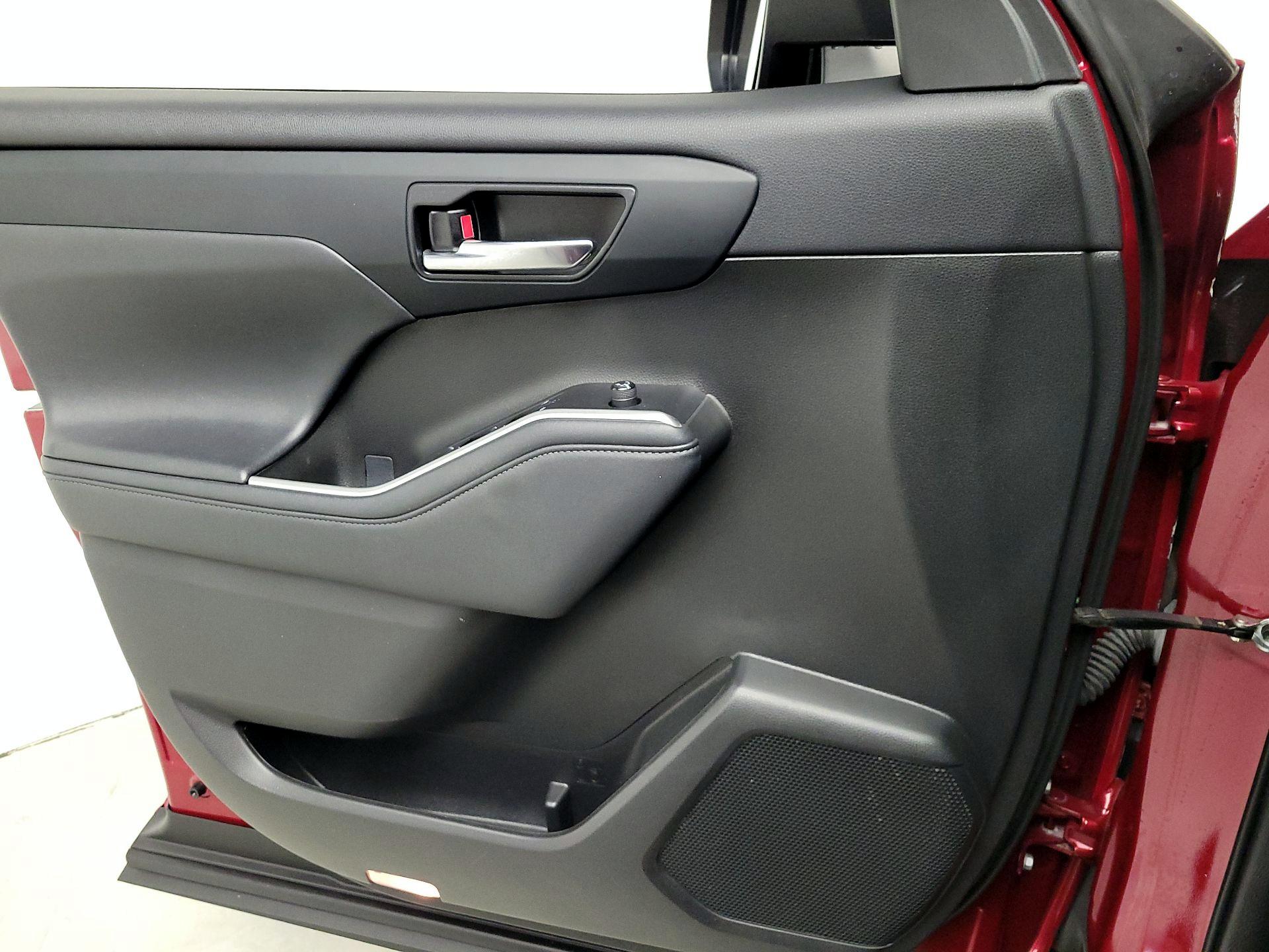 Thumbnail: 2021 Toyota Highlander - 12