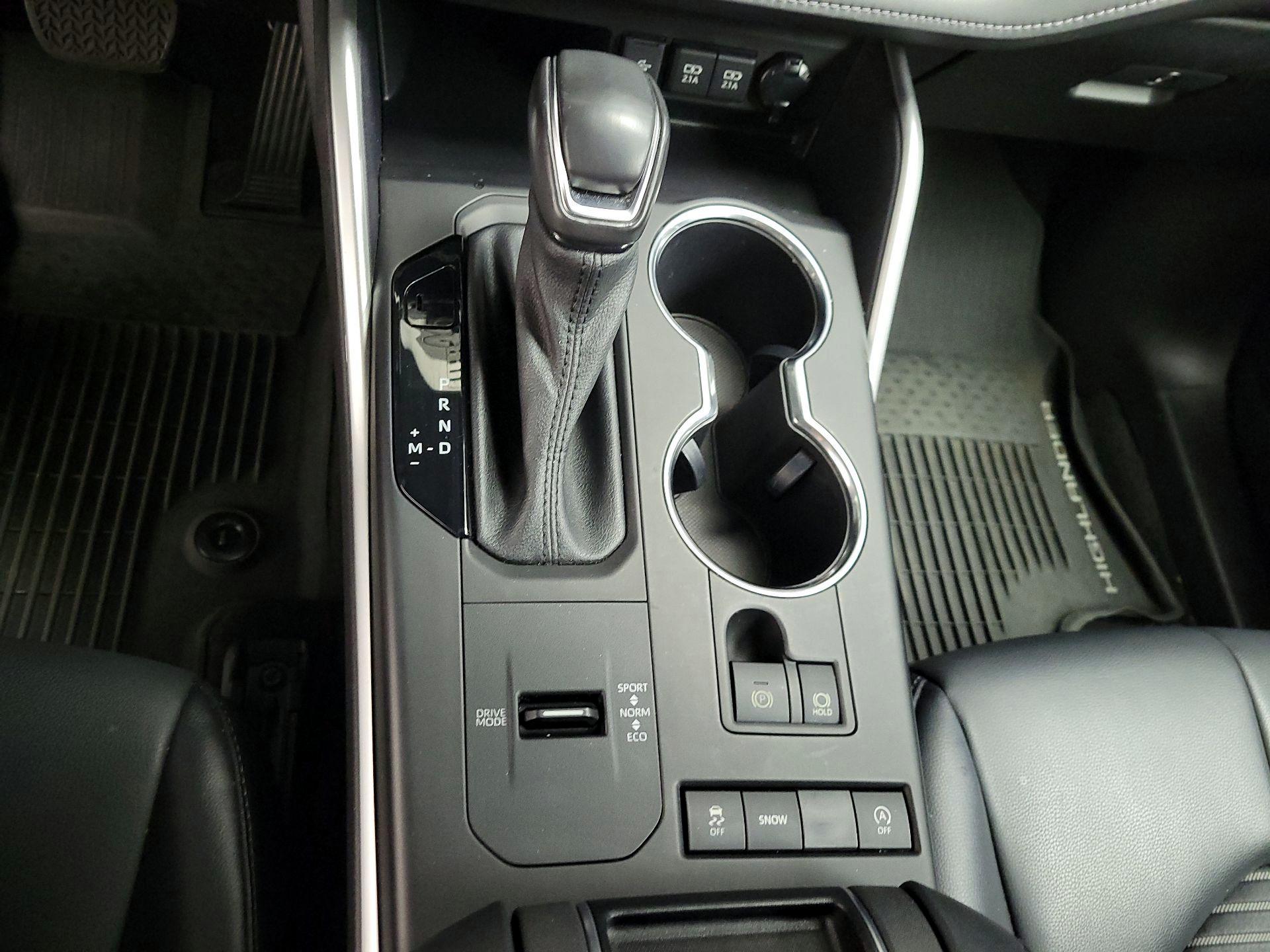 Thumbnail: 2021 Toyota Highlander - 17