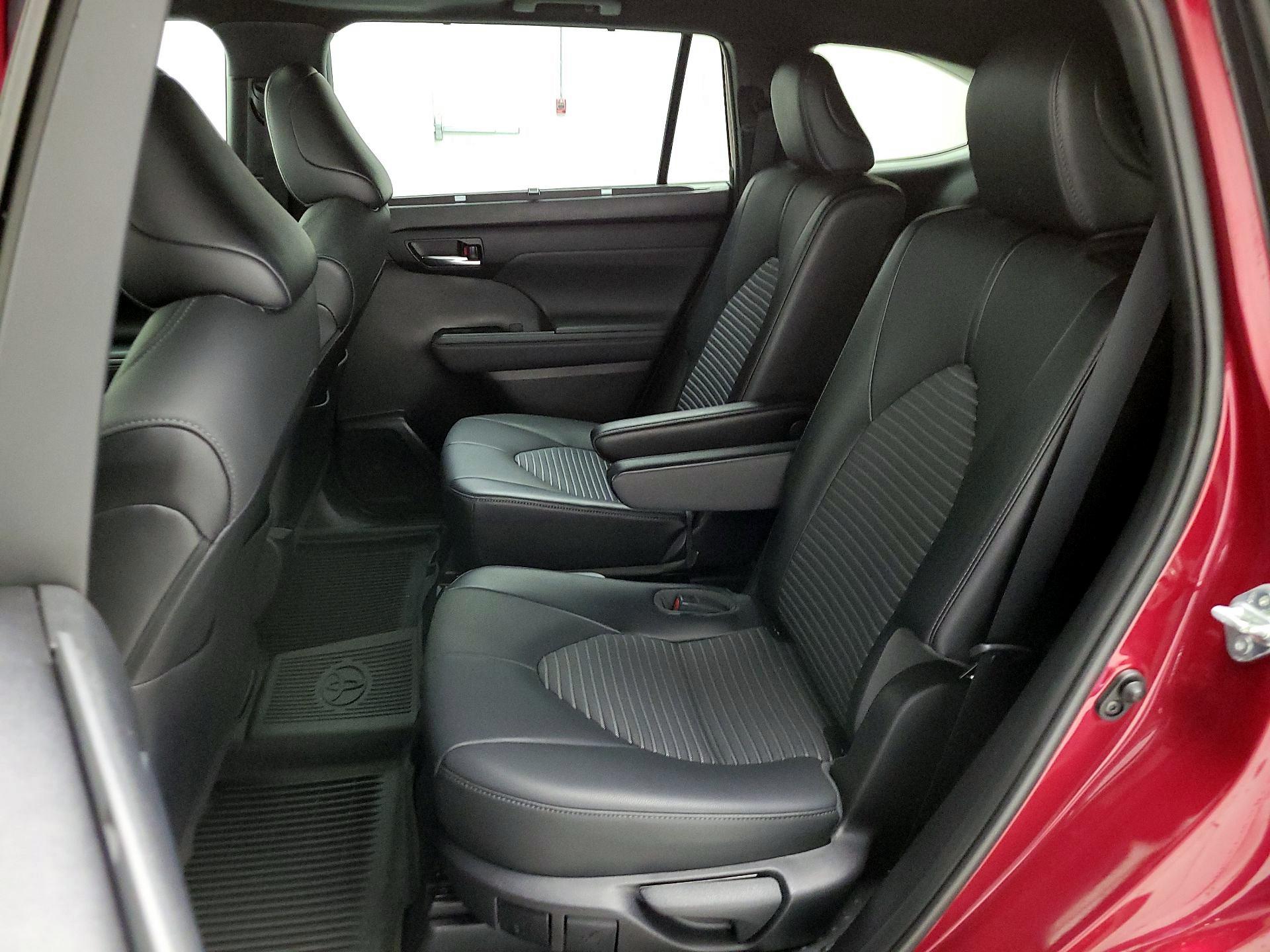 Thumbnail: 2021 Toyota Highlander - 20