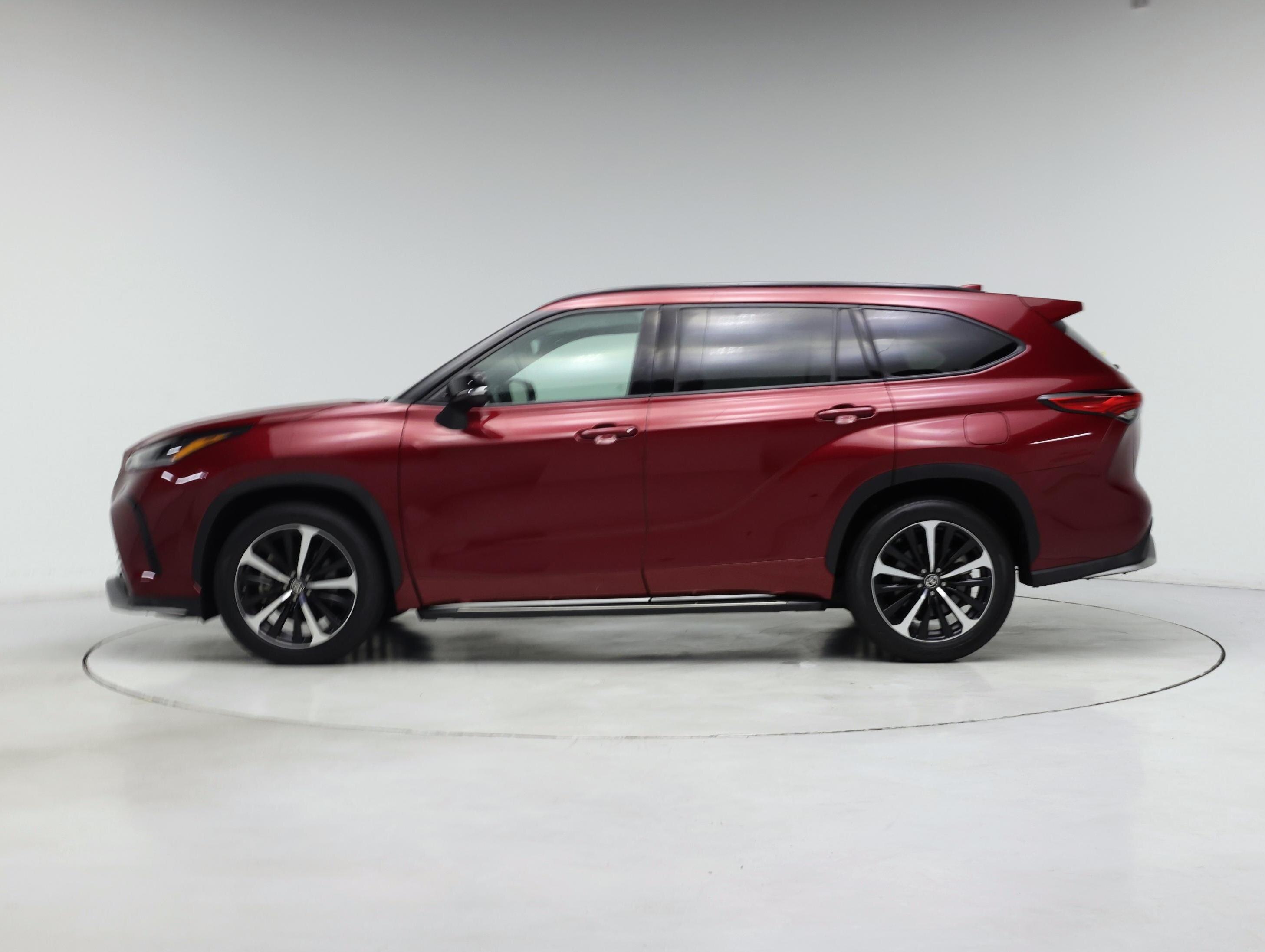Thumbnail: 2021 Toyota Highlander - 3