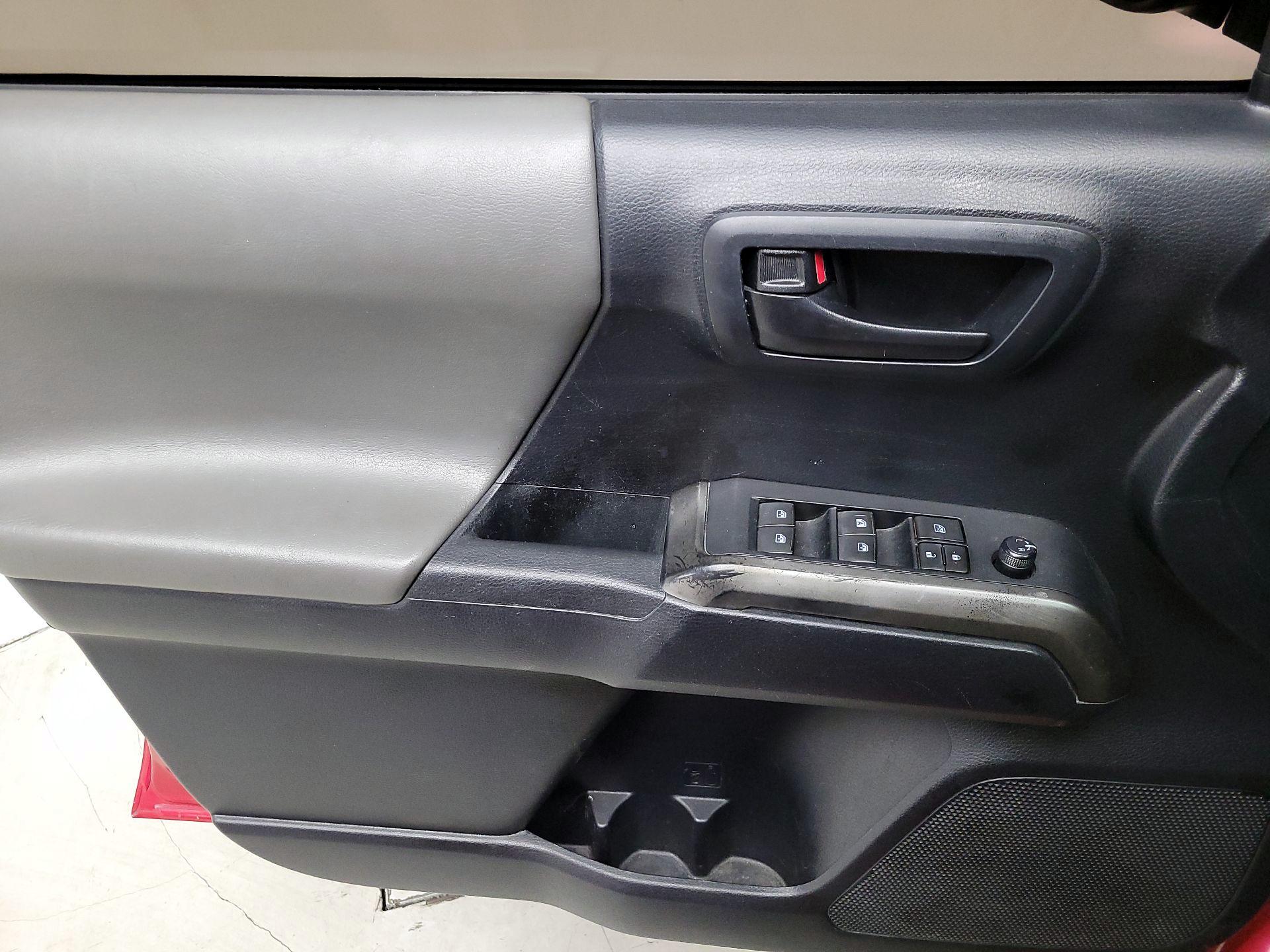 Thumbnail: 2019 Toyota Tacoma - 12