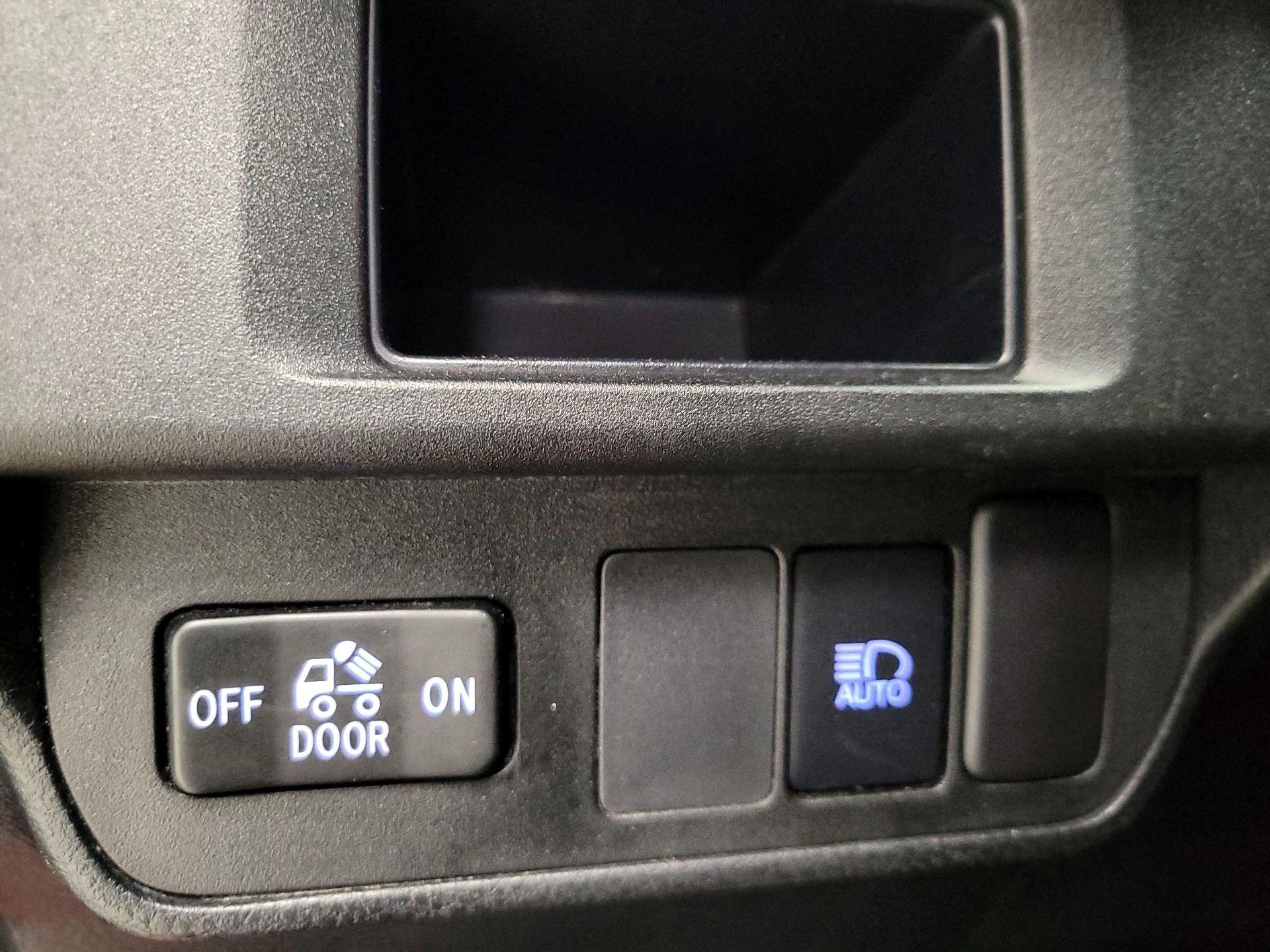 Thumbnail: 2019 Toyota Tacoma - 13