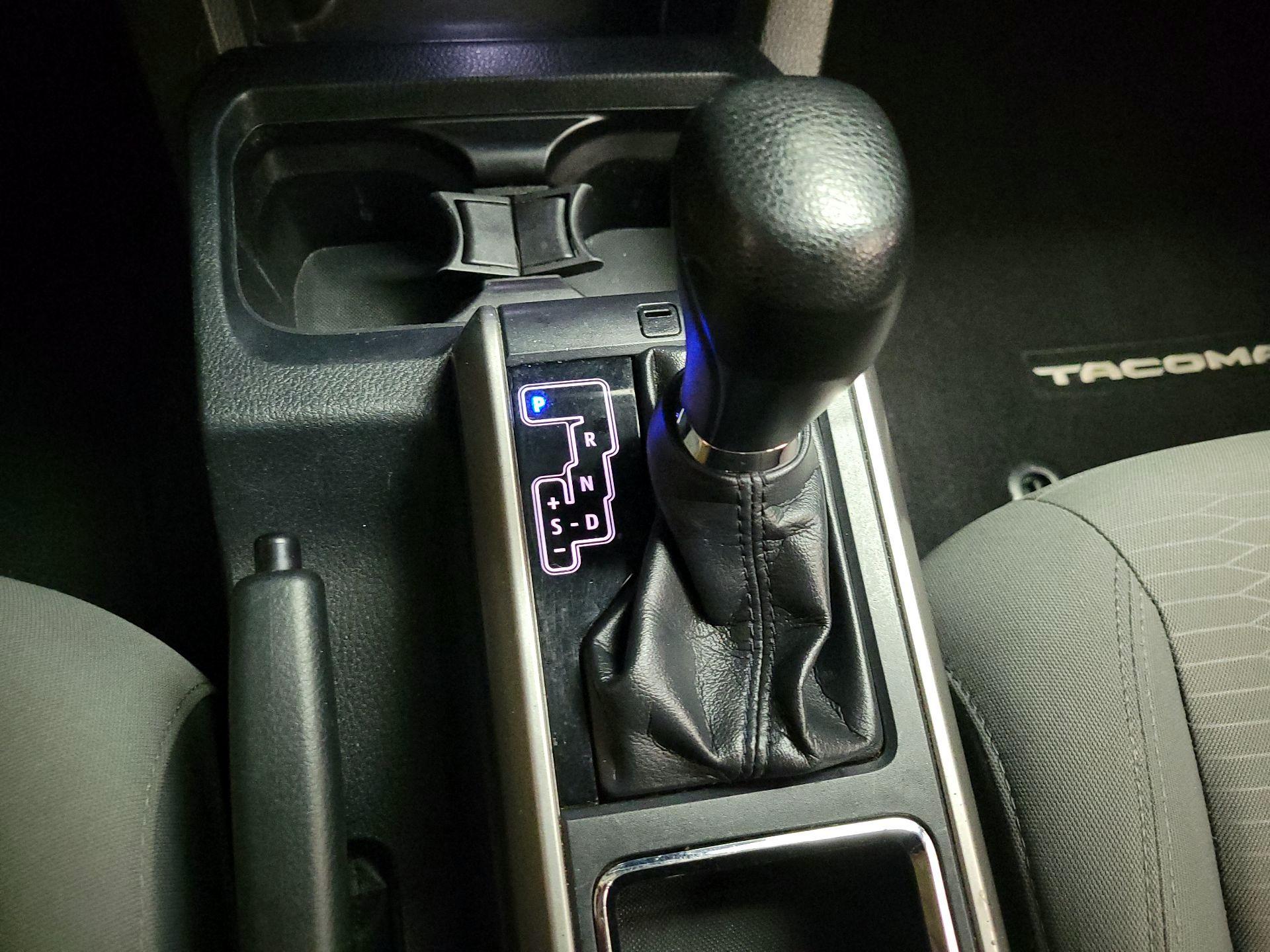 Thumbnail: 2019 Toyota Tacoma - 18