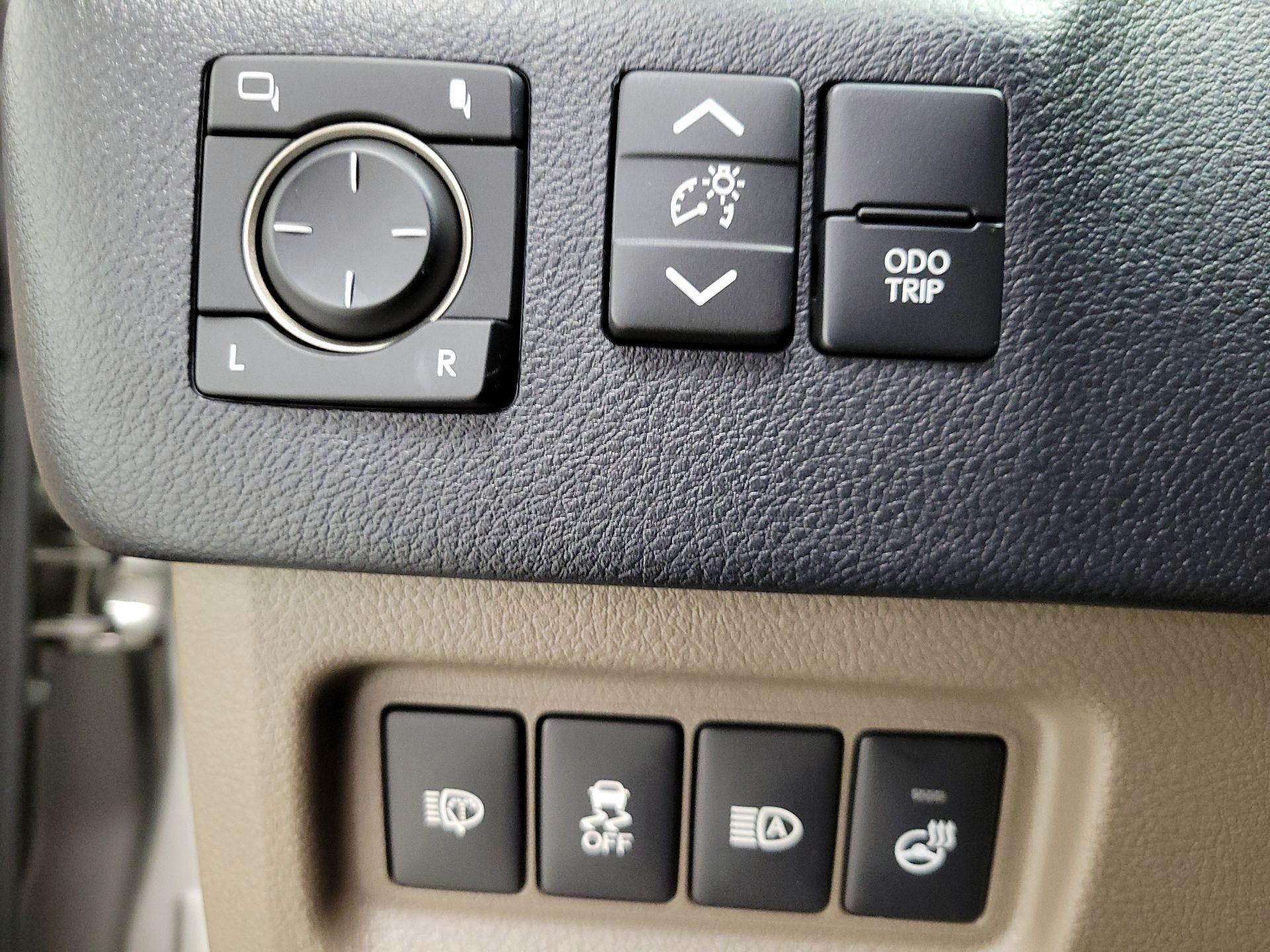 Thumbnail: 2023 Lexus GX - 13